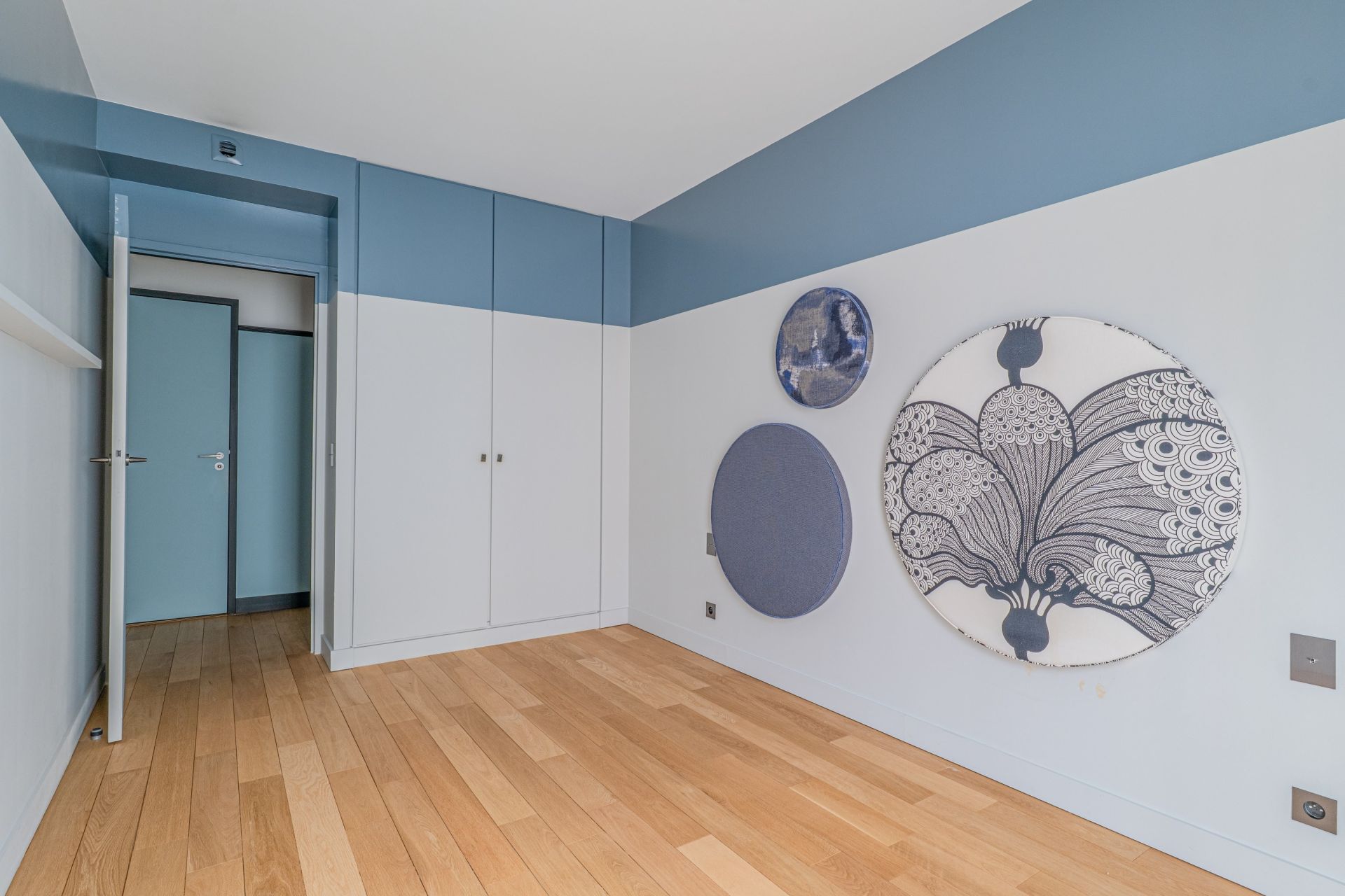 luxury apartment 5 Rooms for sale on LYON (69006)