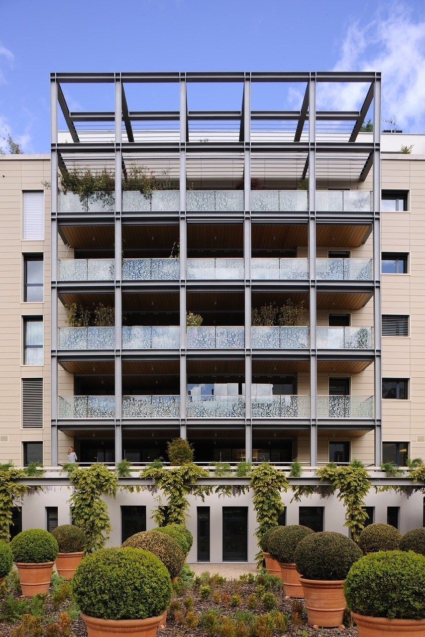luxury apartment 5 Rooms for sale on LYON (69006)