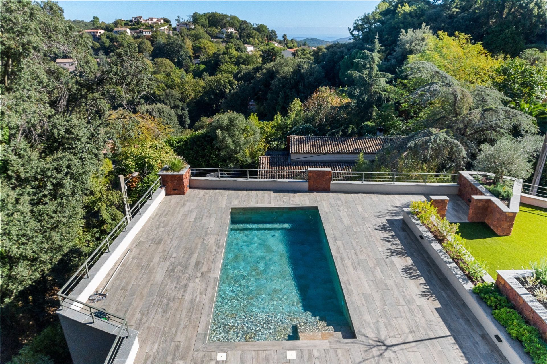 luxury apartment 4 Rooms for sale on LES ADRETS DE L ESTEREL (83600)