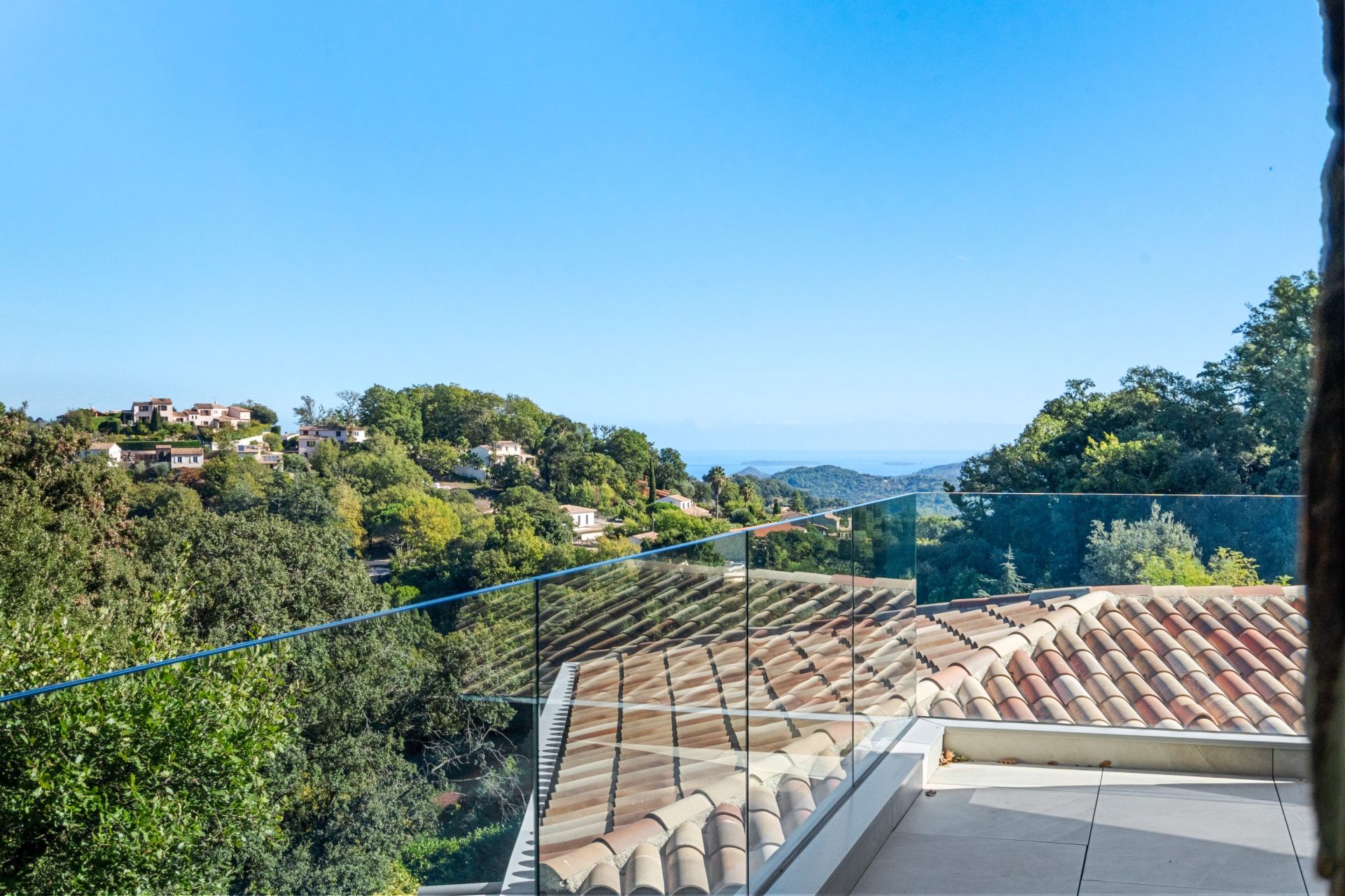 luxury apartment 4 Rooms for sale on LES ADRETS DE L ESTEREL (83600)