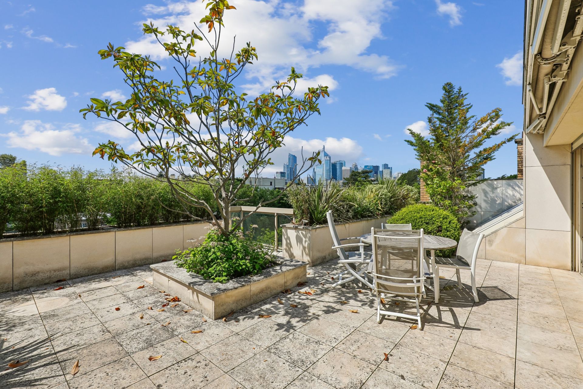 luxury apartment 5 Rooms for sale on NEUILLY SUR SEINE (92200)