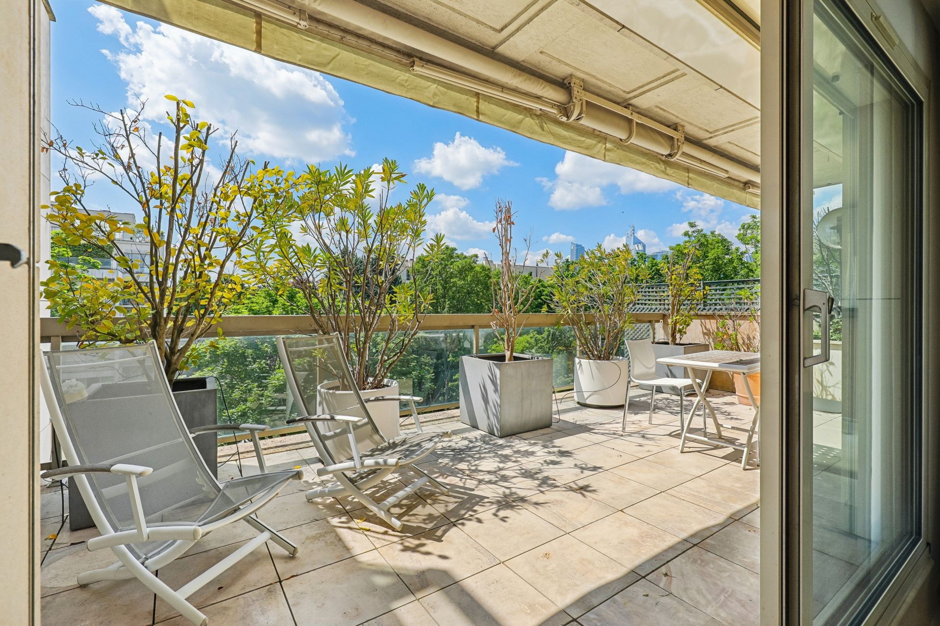 luxury apartment 5 Rooms for sale on NEUILLY SUR SEINE (92200)