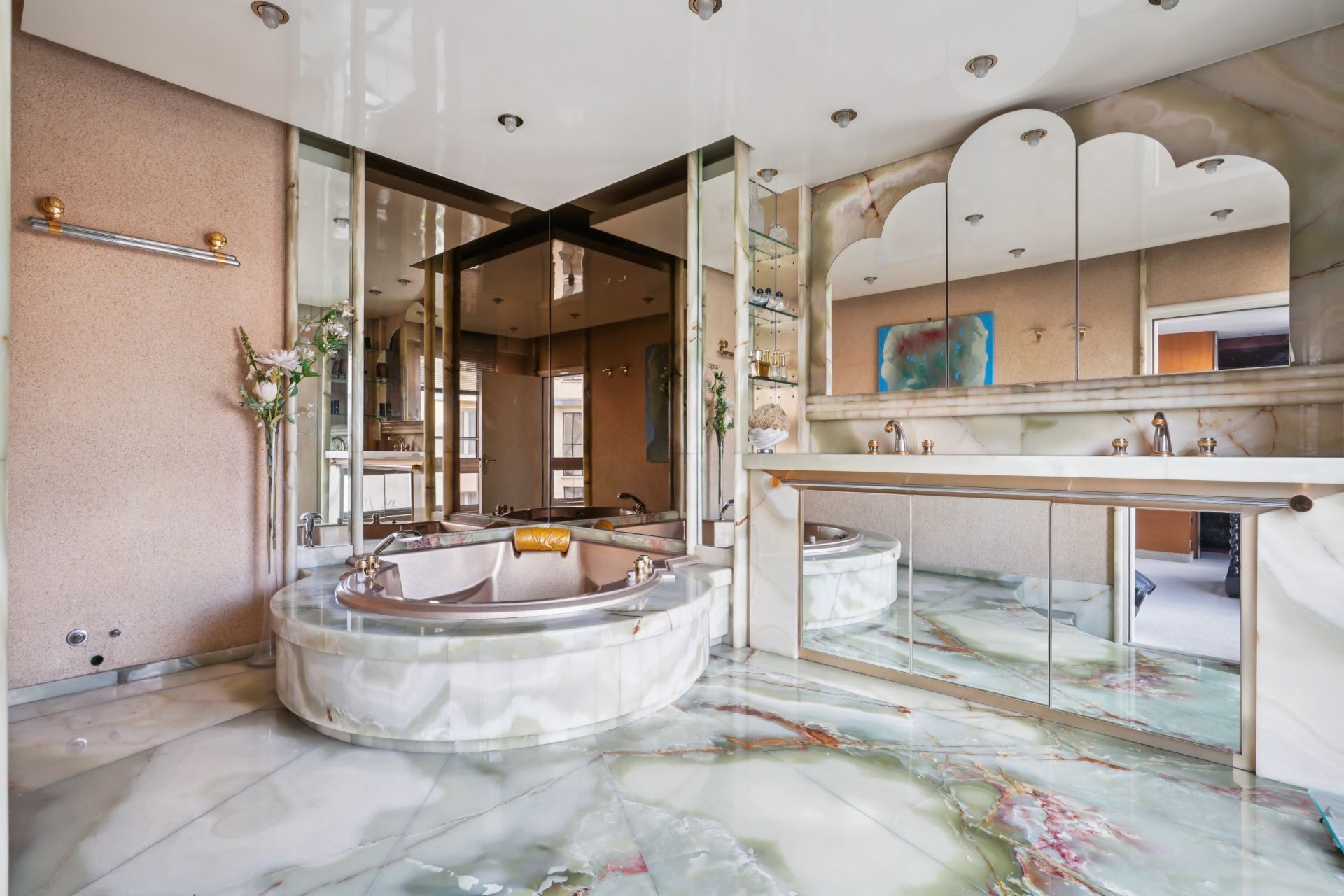 luxury apartment 5 Rooms for sale on NEUILLY SUR SEINE (92200)