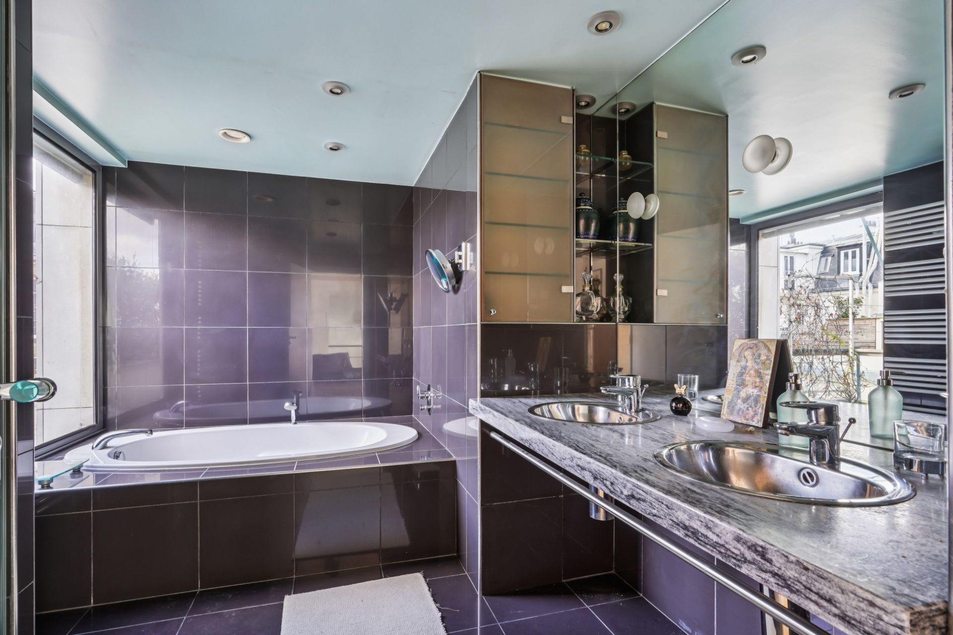 luxury apartment 5 Rooms for sale on NEUILLY SUR SEINE (92200)