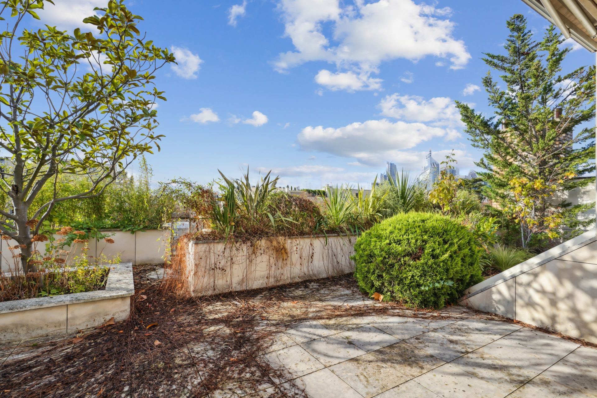 luxury apartment 5 Rooms for sale on NEUILLY SUR SEINE (92200)