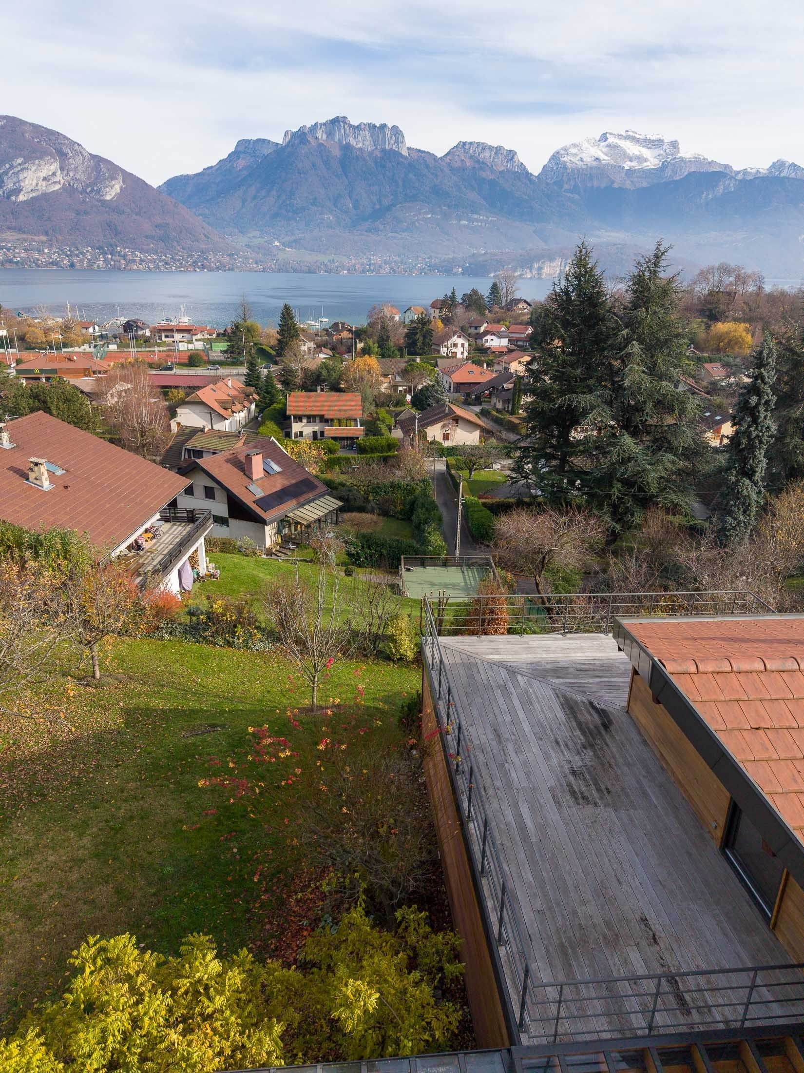 luxury house 7 Rooms for sale on SEVRIER (74320)