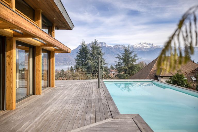 luxury house 7 Rooms for sale on SEVRIER (74320)