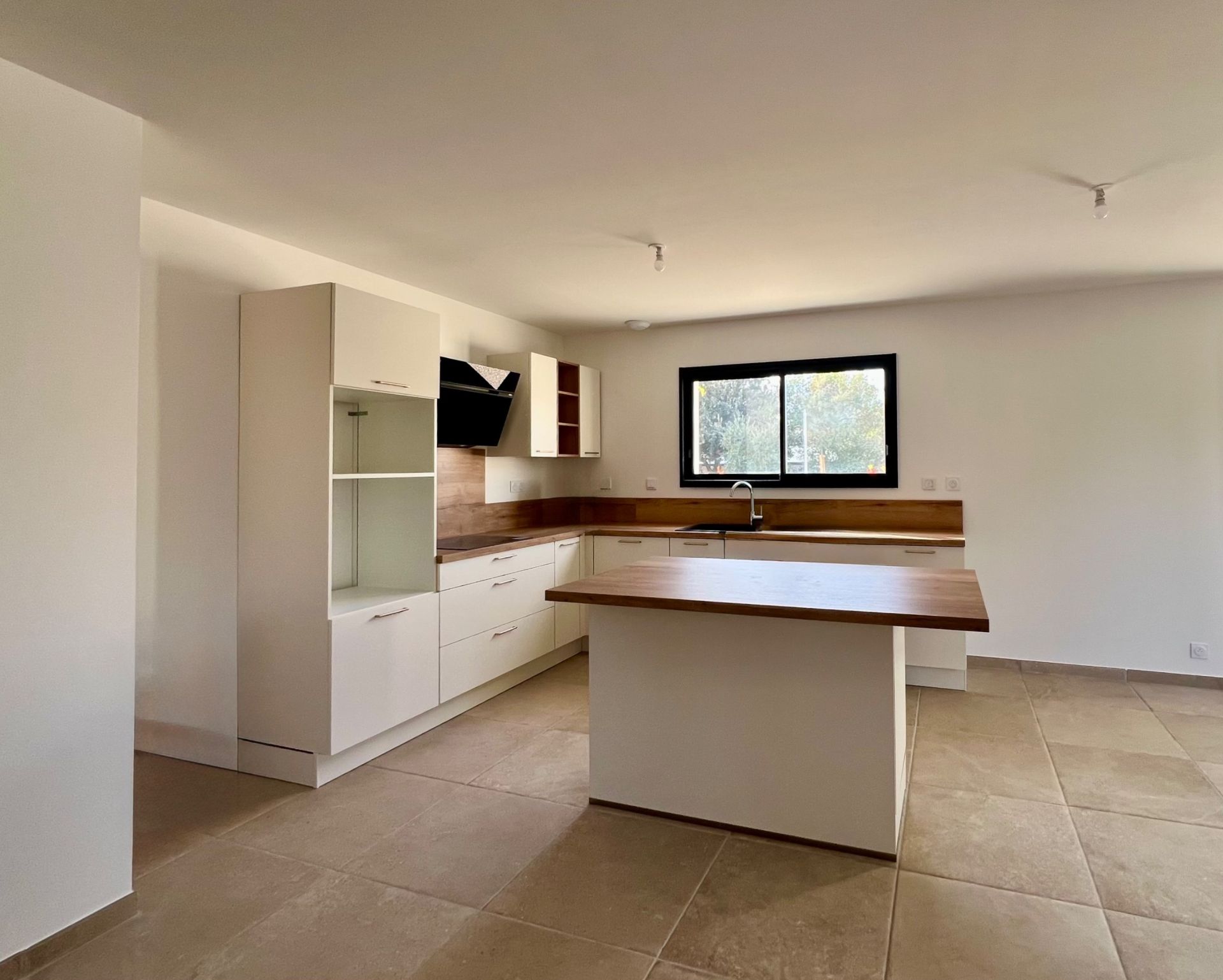 luxury house 4 Rooms for sale on MONTPELLIER (34070)