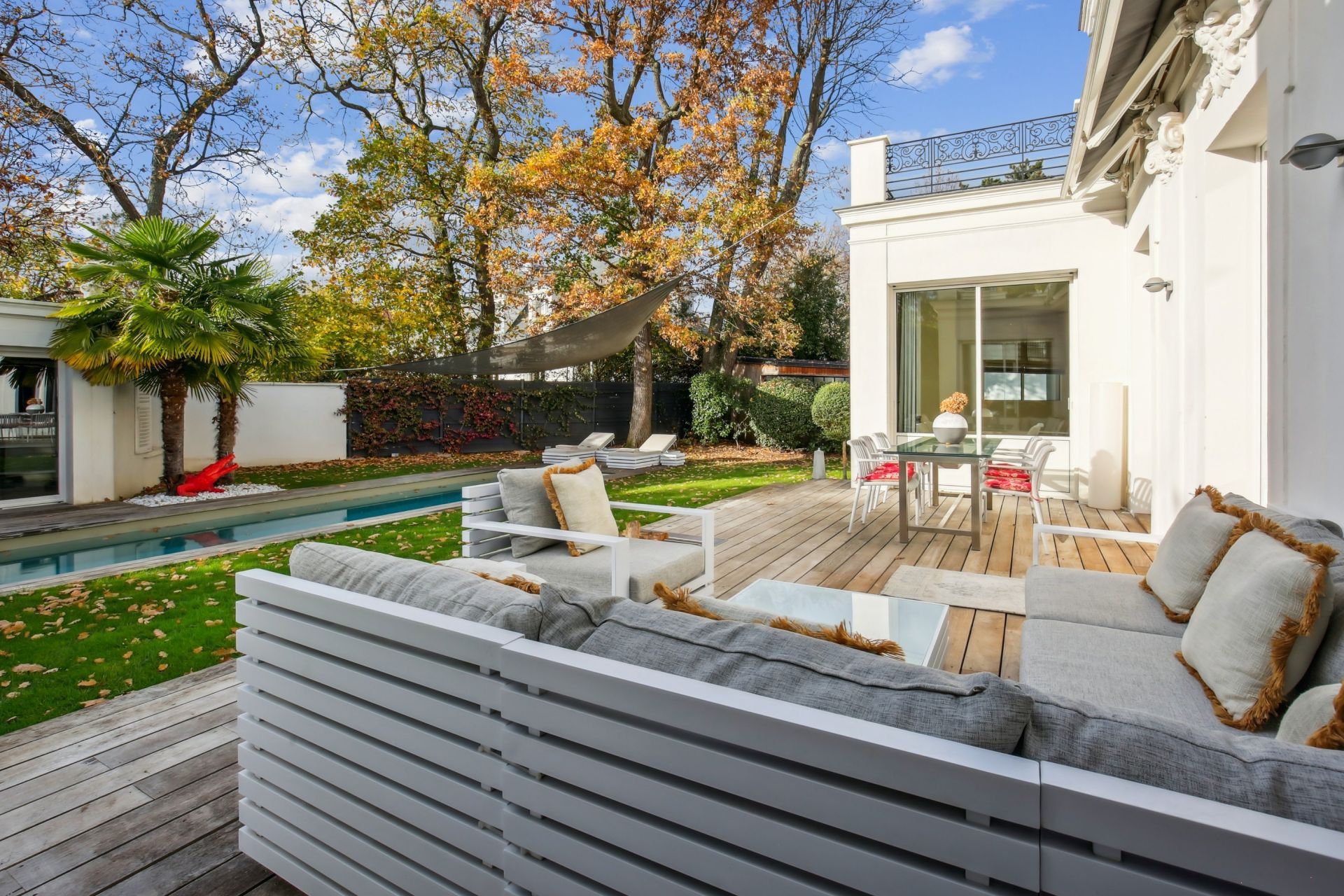 luxury house 8 Rooms for sale on LE VESINET (78110)