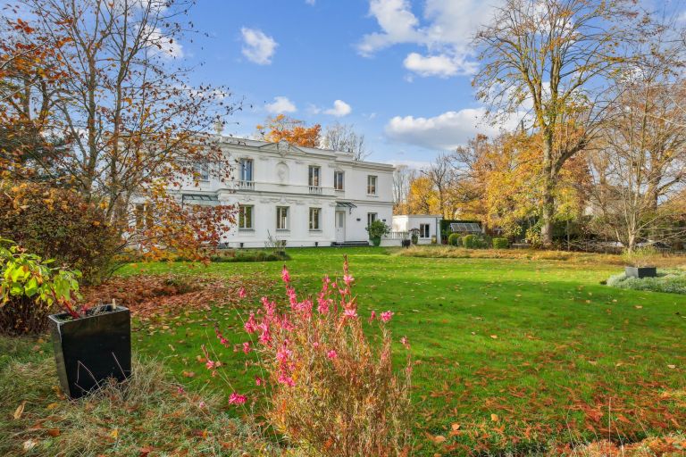 luxury house 8 Rooms for sale on LE VESINET (78110)