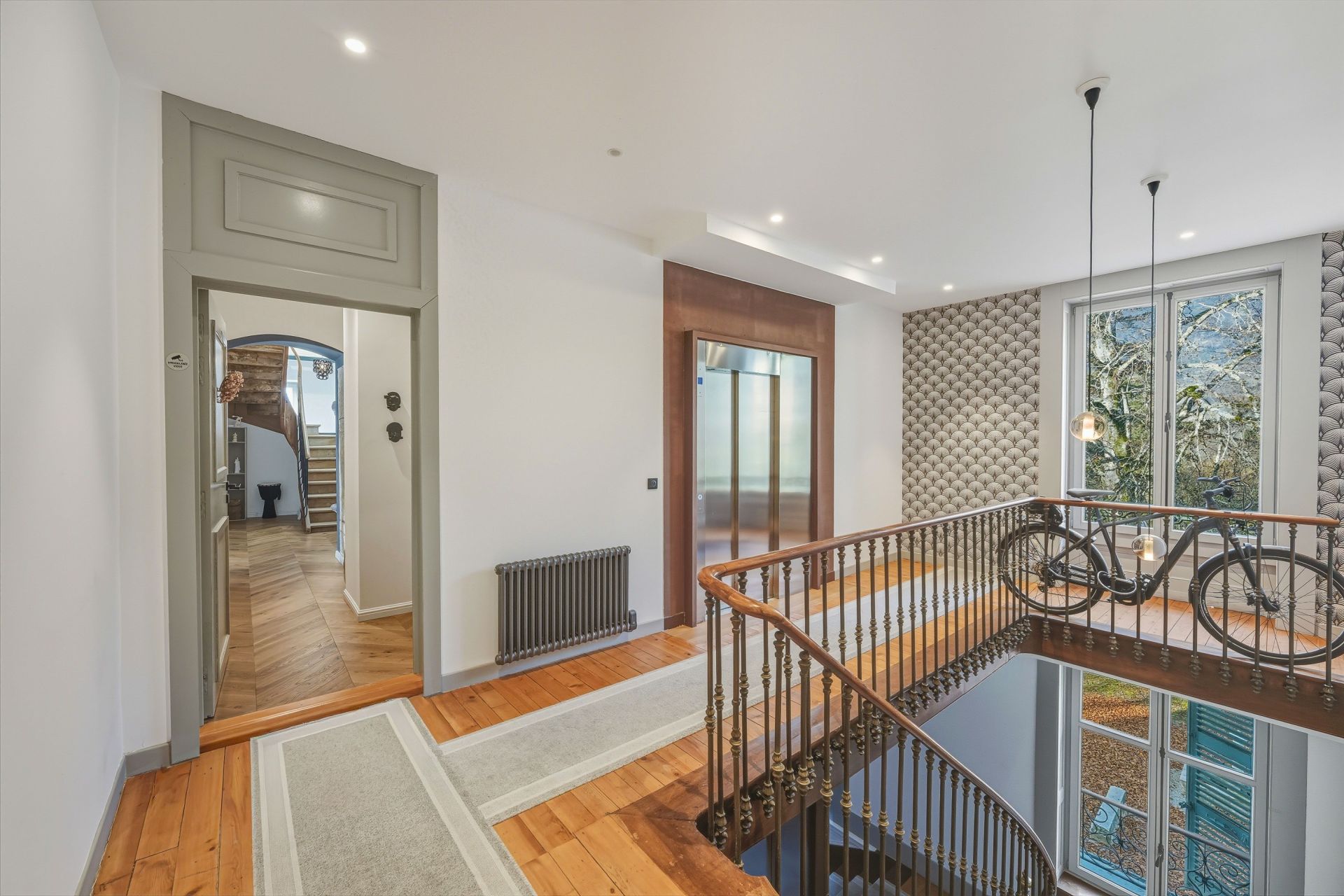 luxury apartment 5 Rooms for sale on CHEVRY (01170)