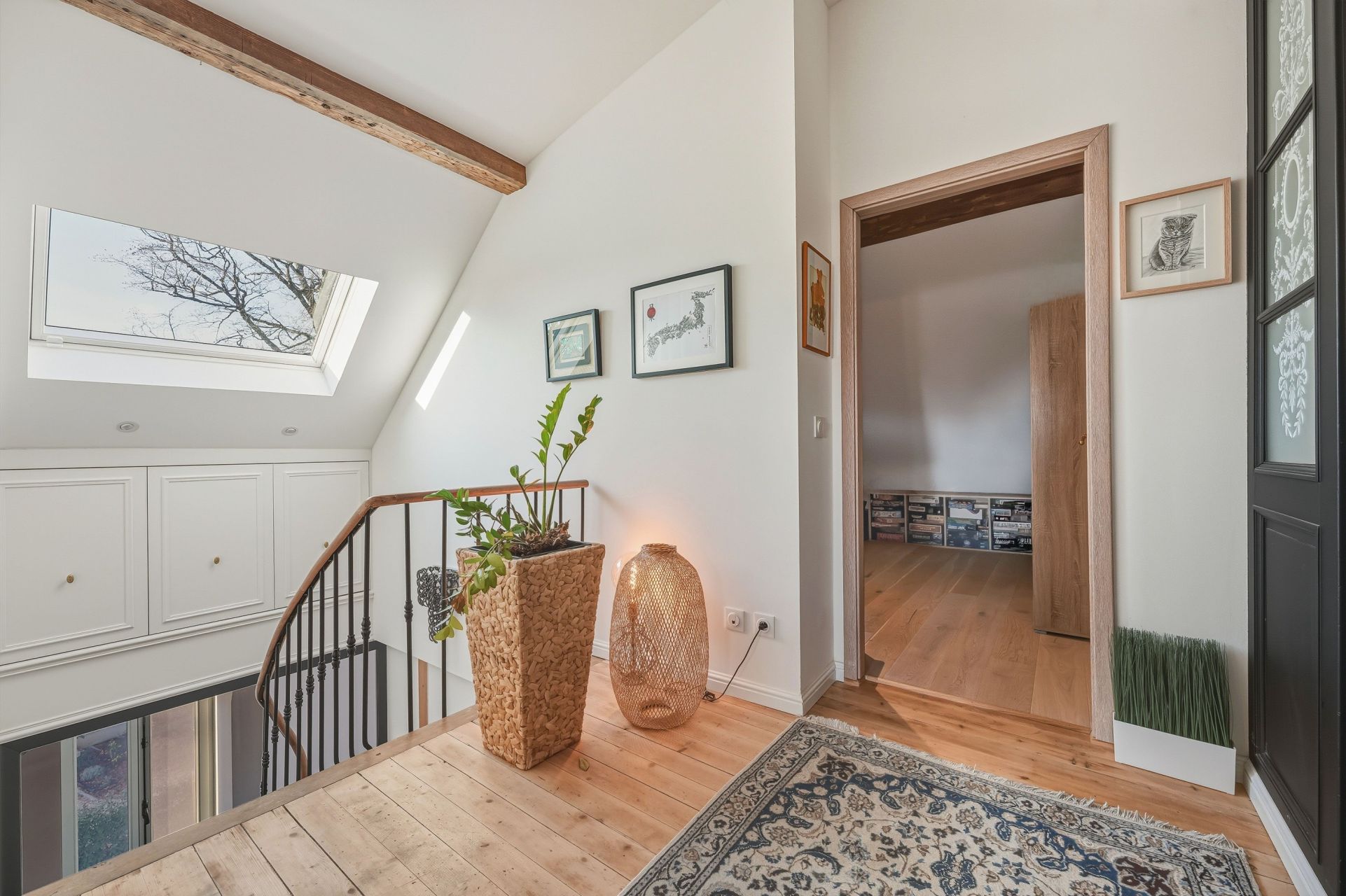 luxury apartment 5 Rooms for sale on CHEVRY (01170)