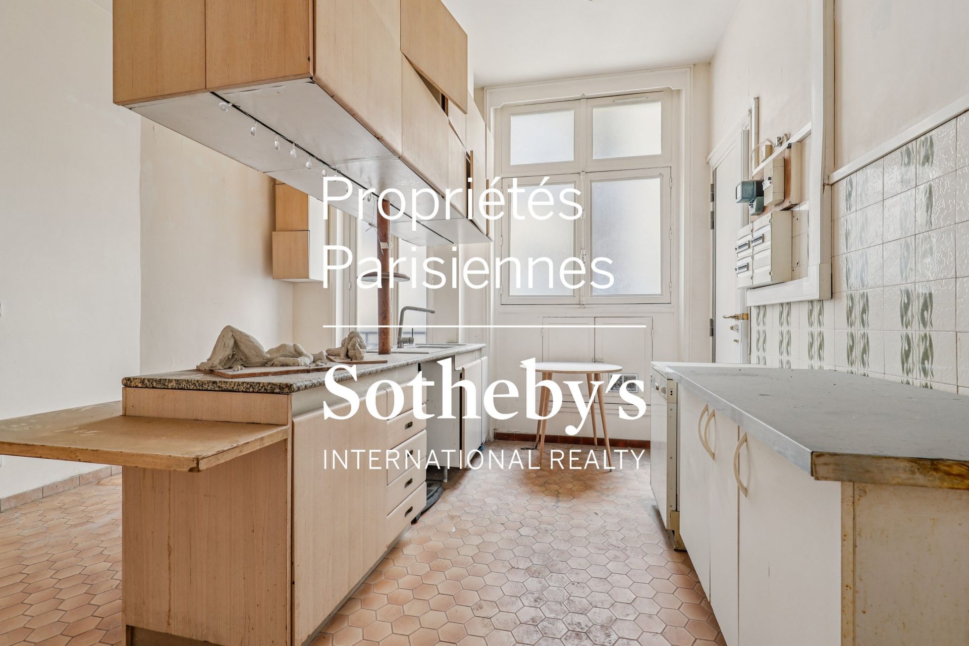 luxury apartment 7 Rooms for sale on PARIS (75116)