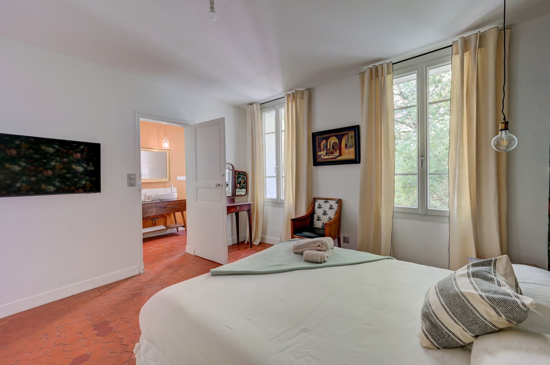 luxury house 5 Rooms for sale on AIX EN PROVENCE (13100)