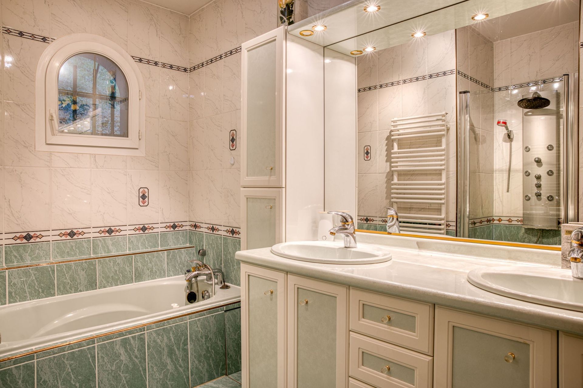 maison de luxe 13 Pièces en vente sur CHINDRIEUX (73310)