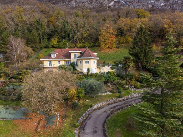 maison de luxe 13 Pièces en vente sur CHINDRIEUX (73310)