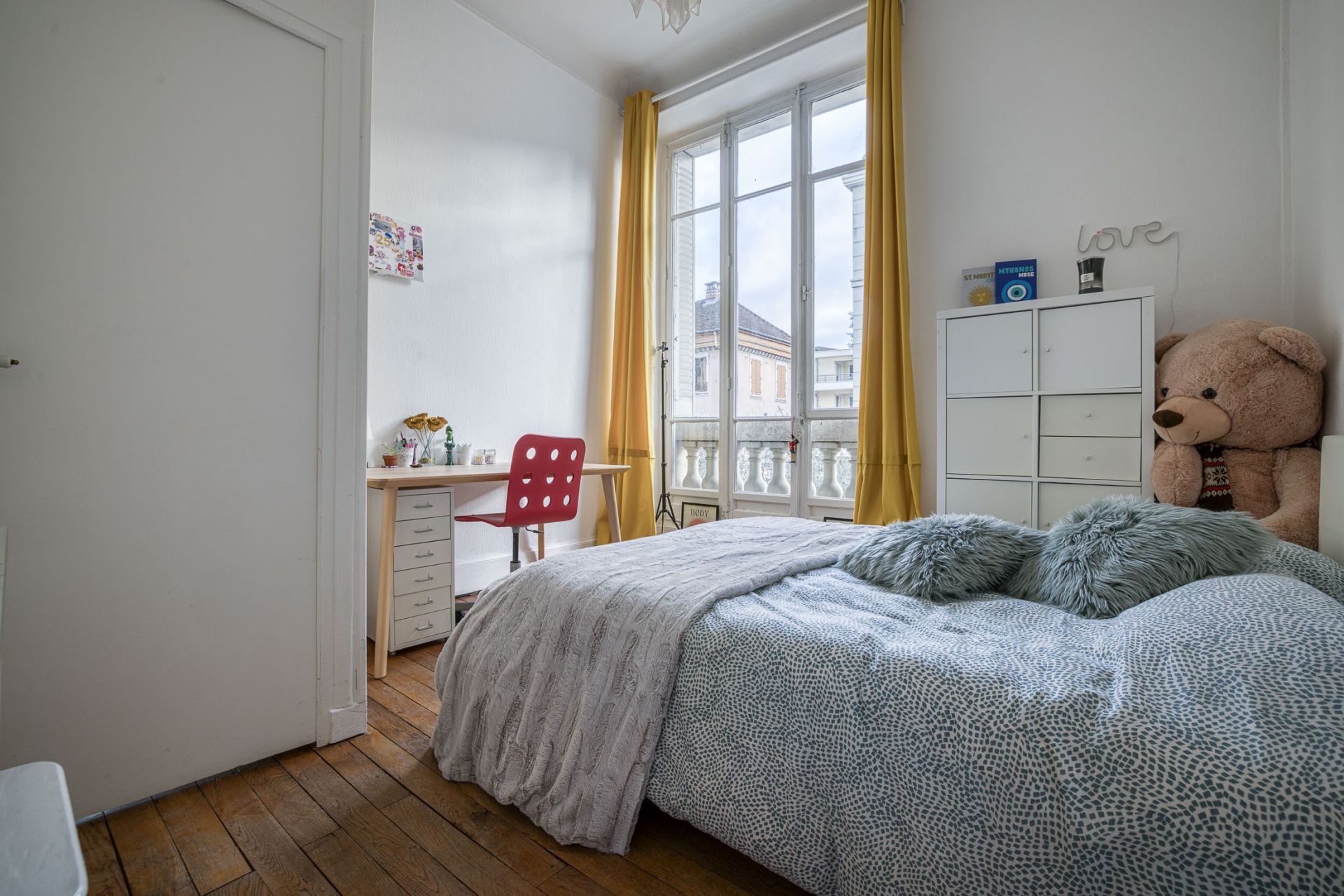 luxury apartment 6 Rooms for sale on AIX LES BAINS (73100)