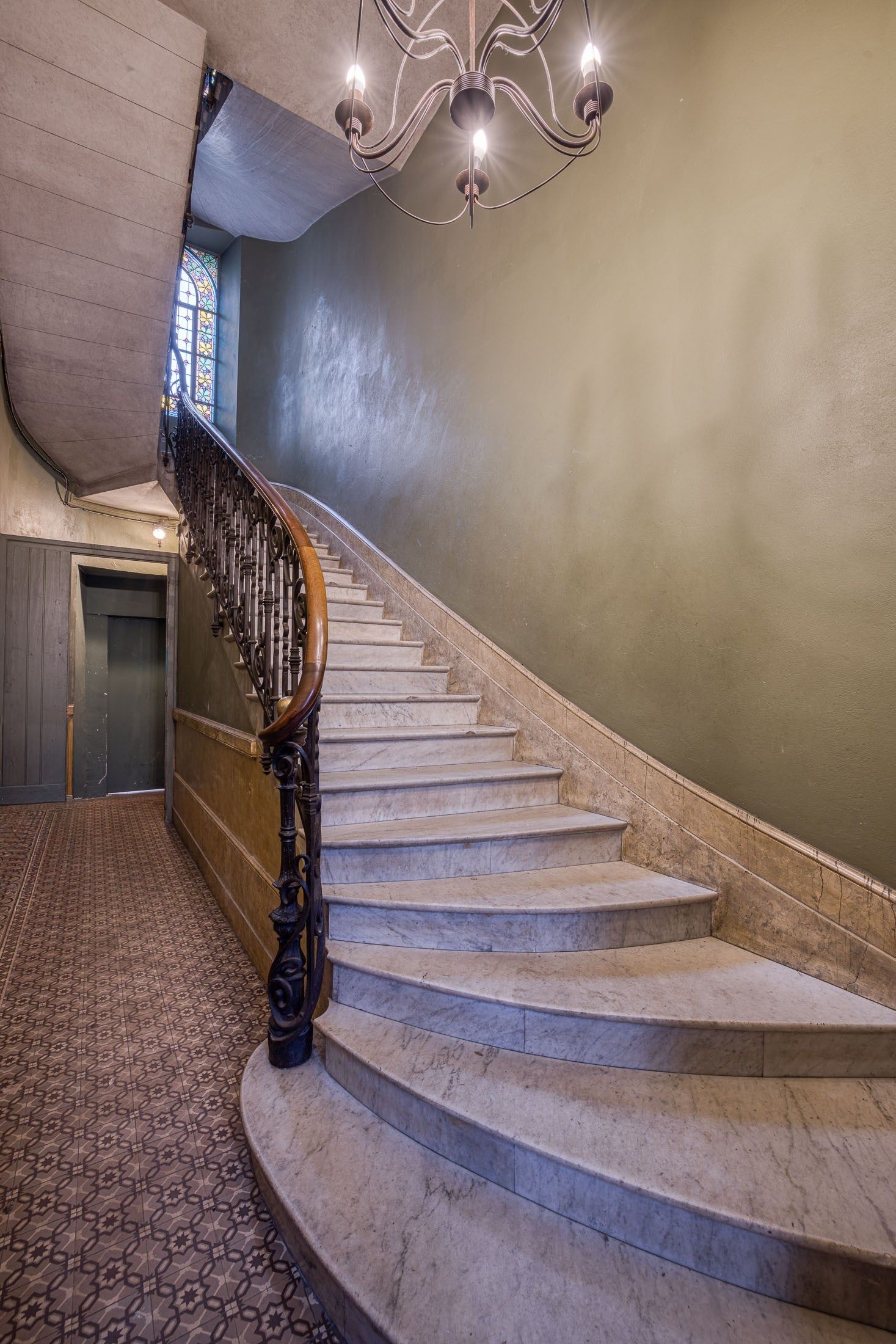 luxury apartment 6 Rooms for sale on AIX LES BAINS (73100)