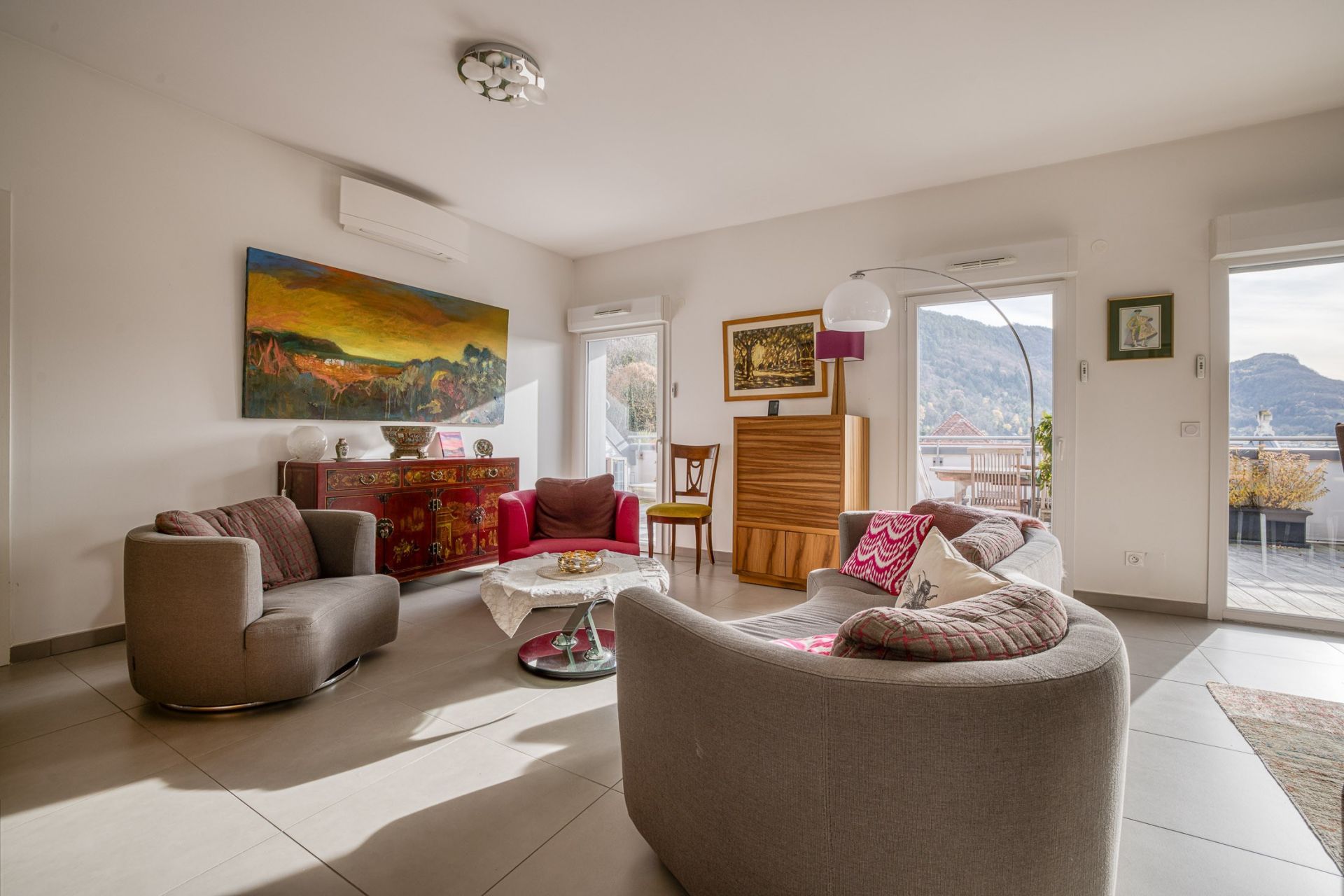 luxury apartment 5 Rooms for sale on ANNECY (74000)