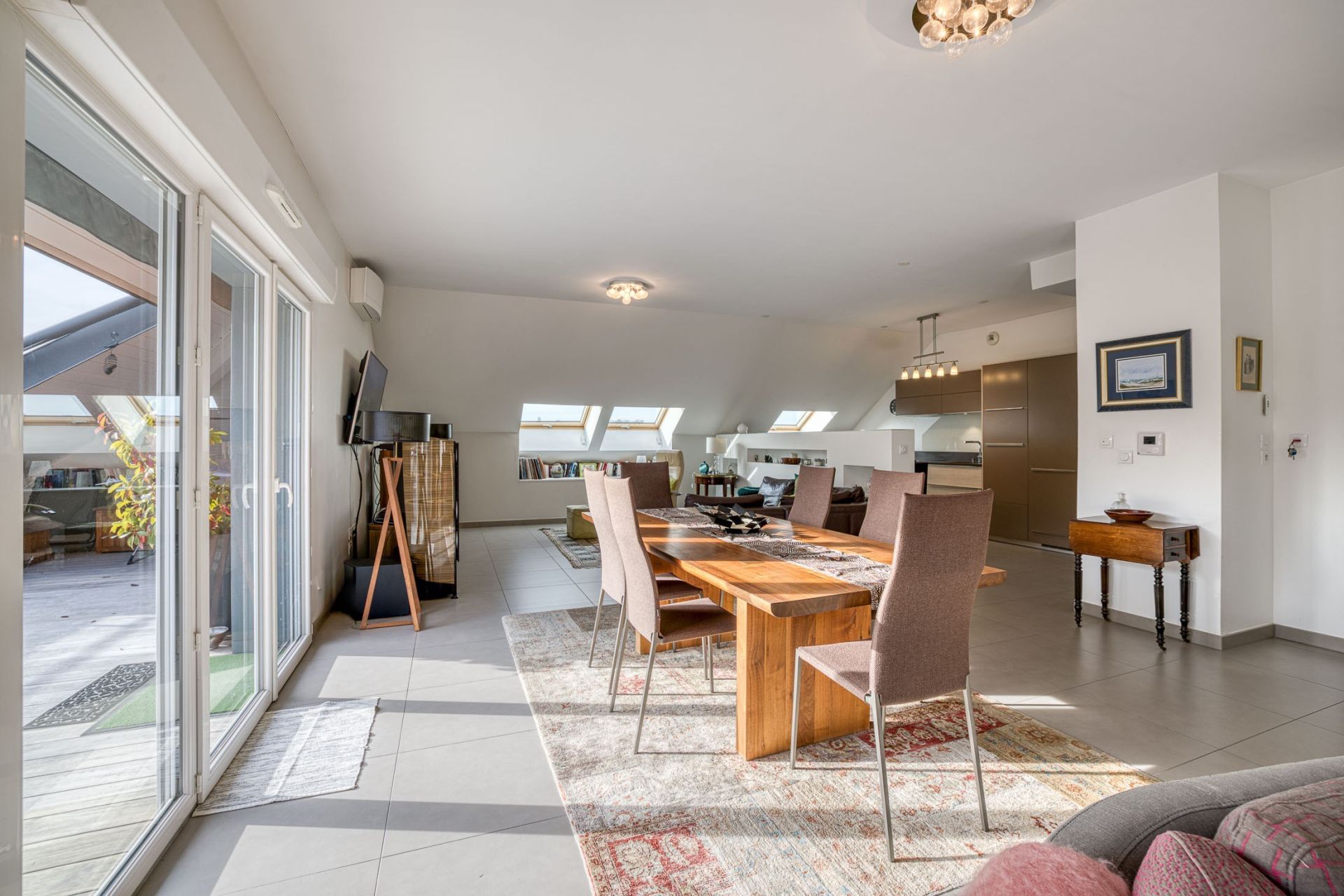 luxury apartment 5 Rooms for sale on ANNECY (74000)