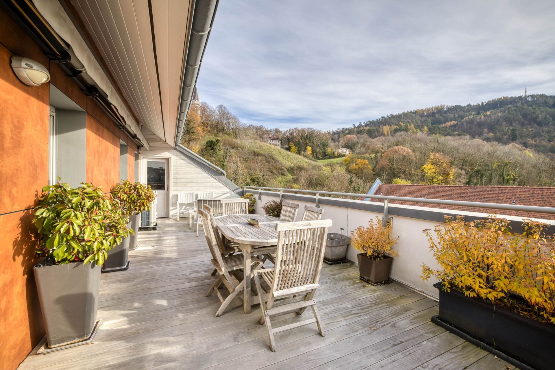 luxury apartment 5 Rooms for sale on ANNECY (74000)