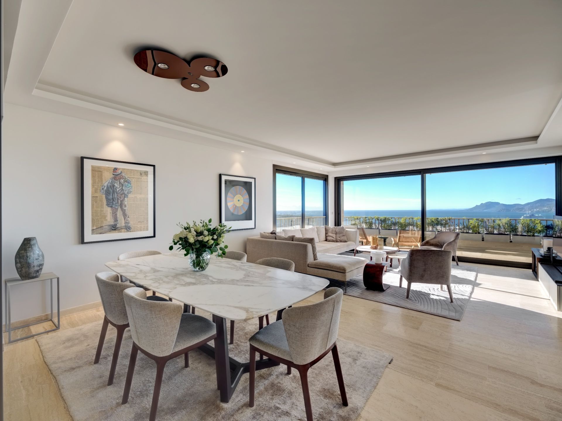 luxury apartment 4 Rooms for sale on CANNES (06400)