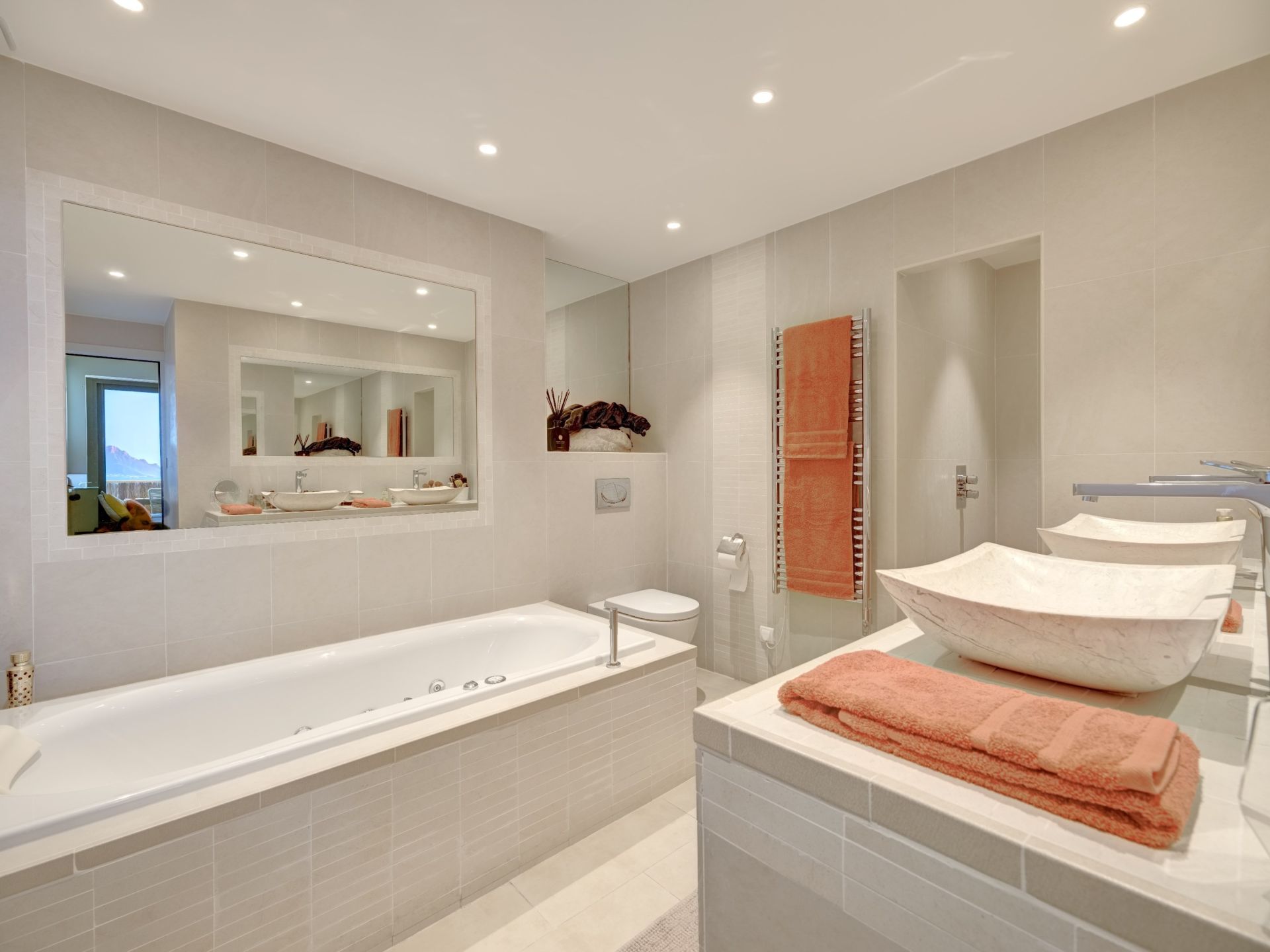 luxury apartment 4 Rooms for sale on CANNES (06400)