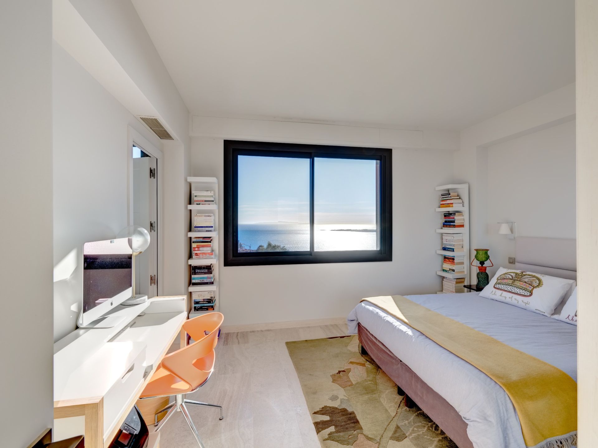 luxury apartment 4 Rooms for sale on CANNES (06400)