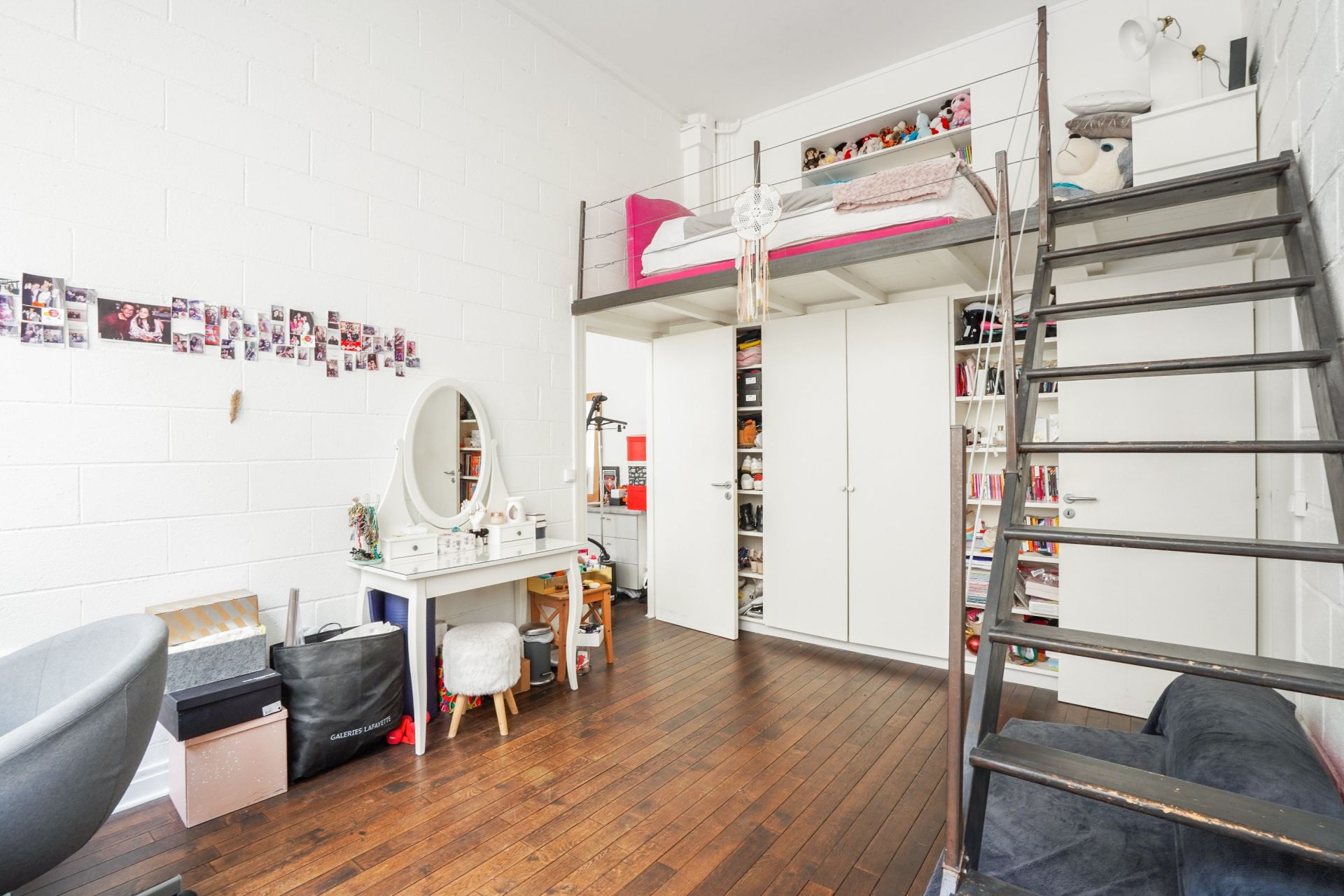 luxury apartment 5 Rooms for sale on PARIS (75018)