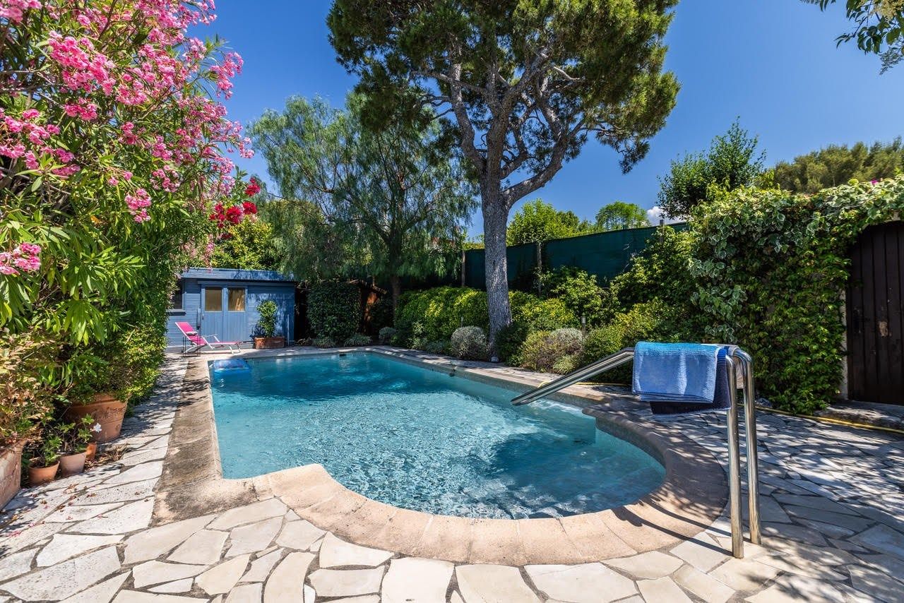 luxury house 5 Rooms for sale on ST JEAN CAP FERRAT (06230)