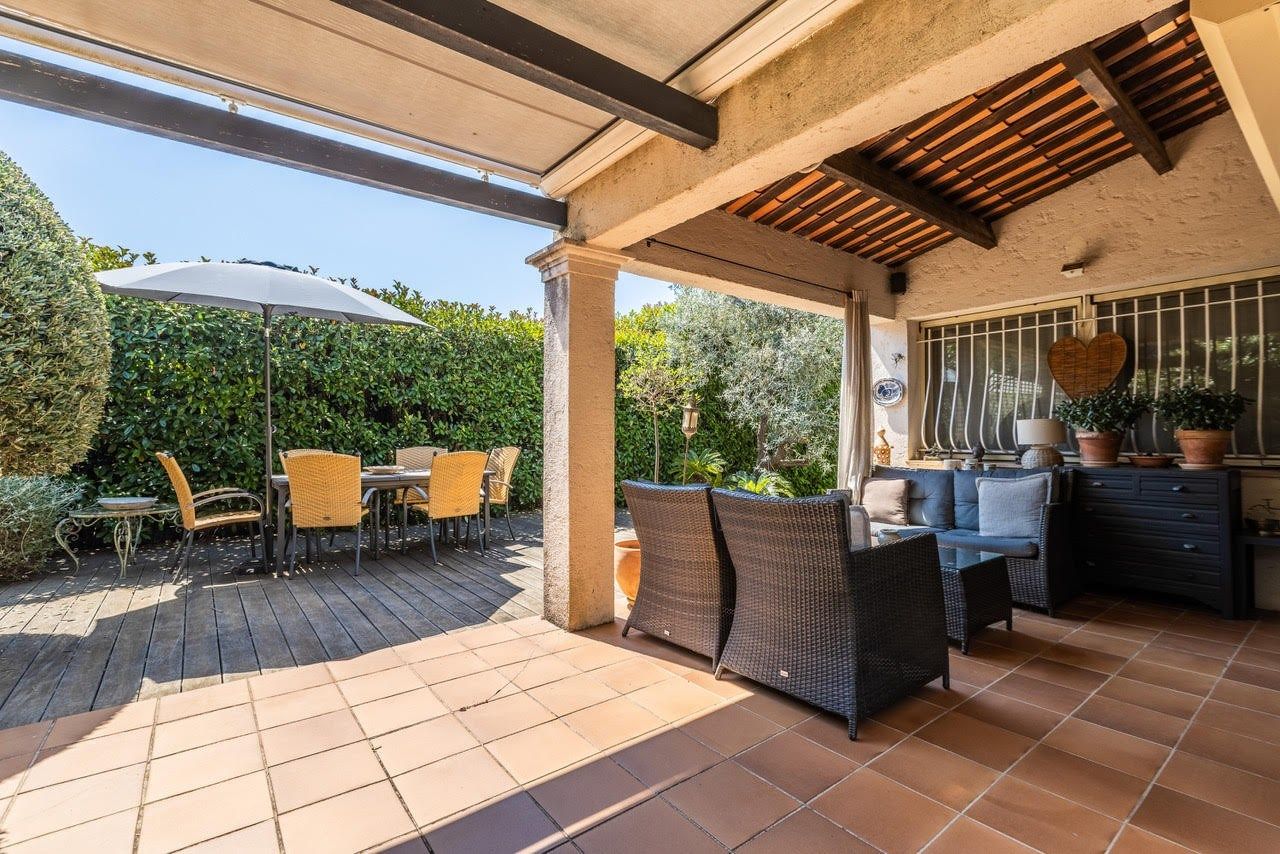 luxury house 5 Rooms for sale on ST JEAN CAP FERRAT (06230)