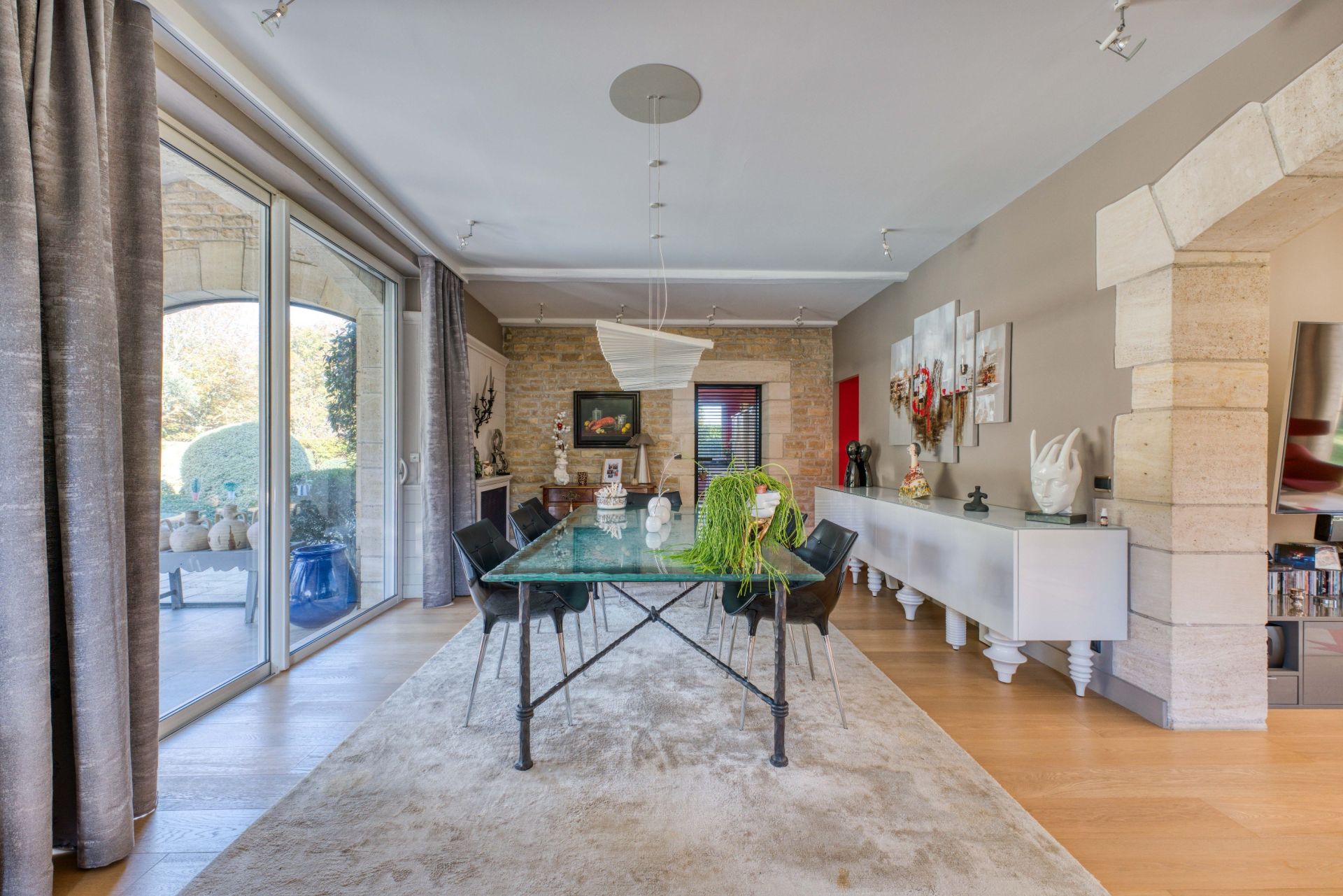 luxury house 8 Rooms for sale on LAGORD (17140)