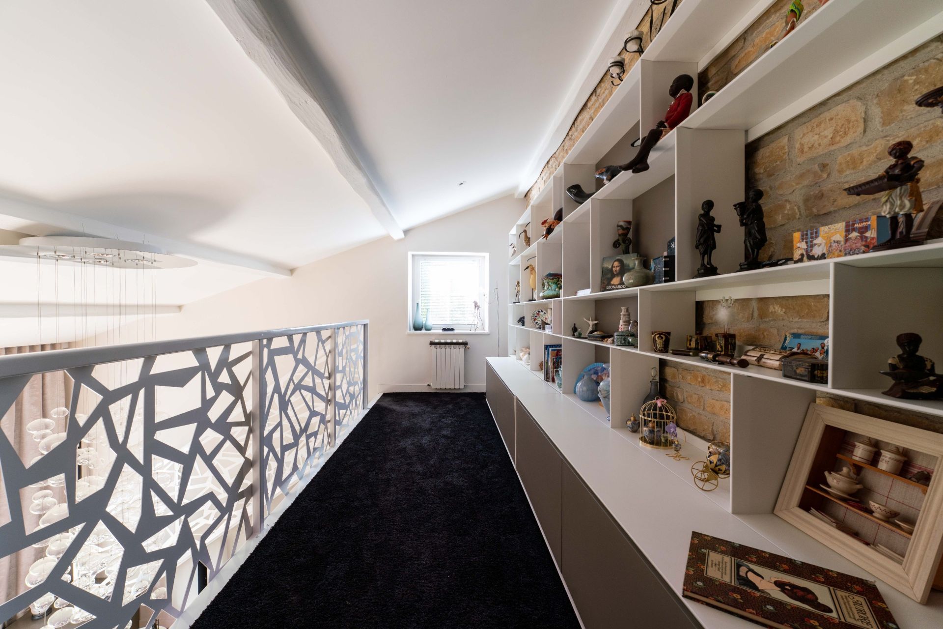 luxury house 8 Rooms for sale on LAGORD (17140)