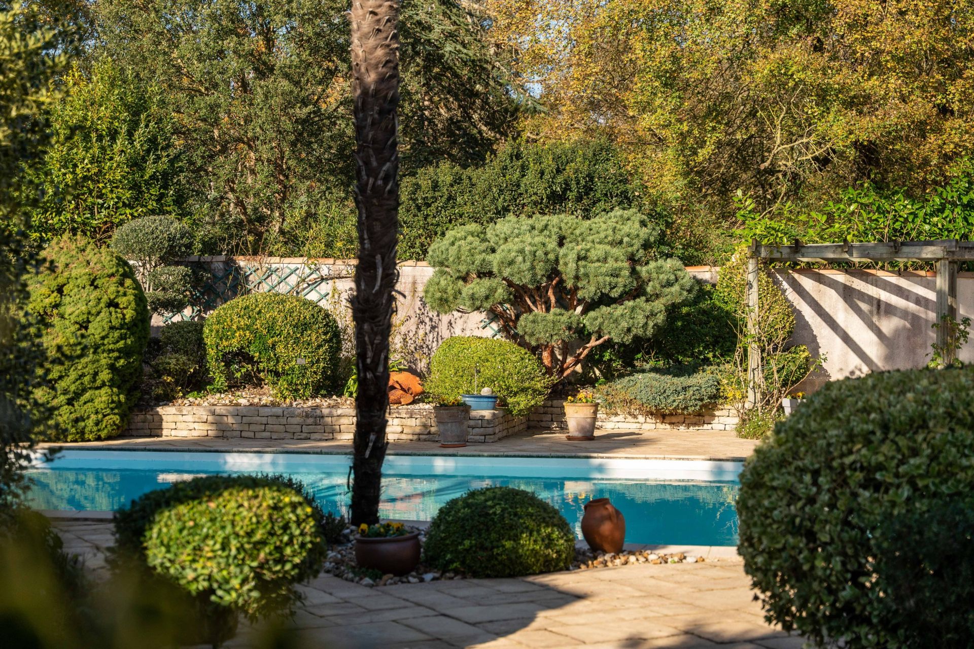 luxury house 8 Rooms for sale on LAGORD (17140)