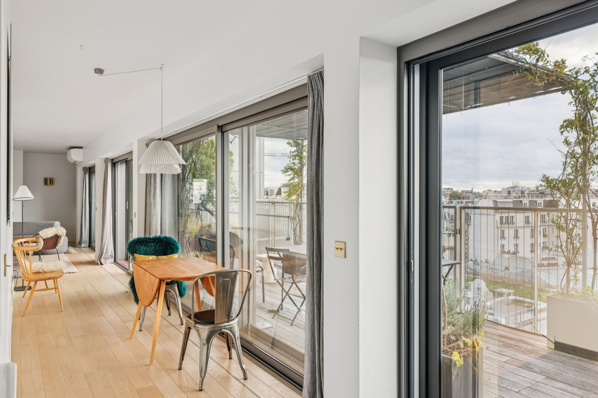 luxury apartment 4 Rooms for sale on PARIS (75014)