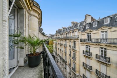 Sale Luxury apartment Paris 16 4 Rooms 130.61 m²