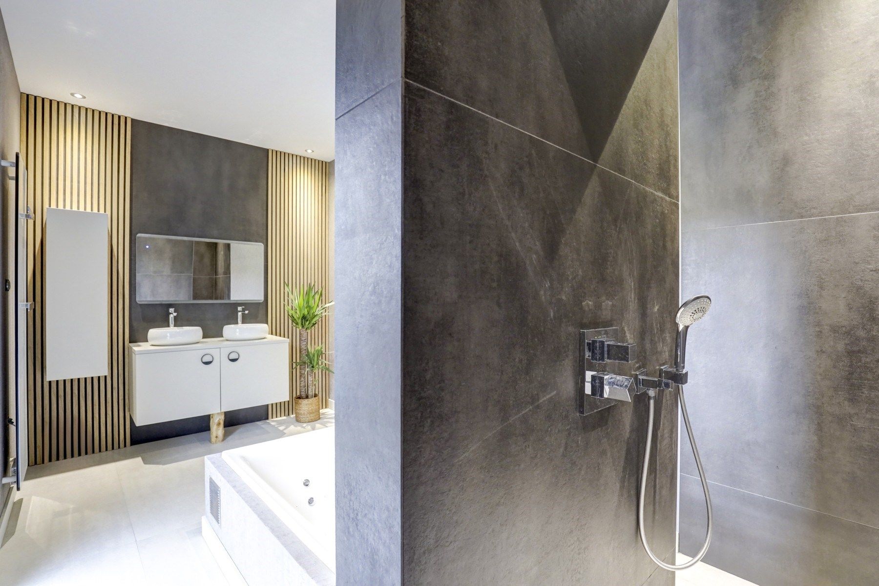 luxury house 9 Rooms for sale on VERFEIL (31590)