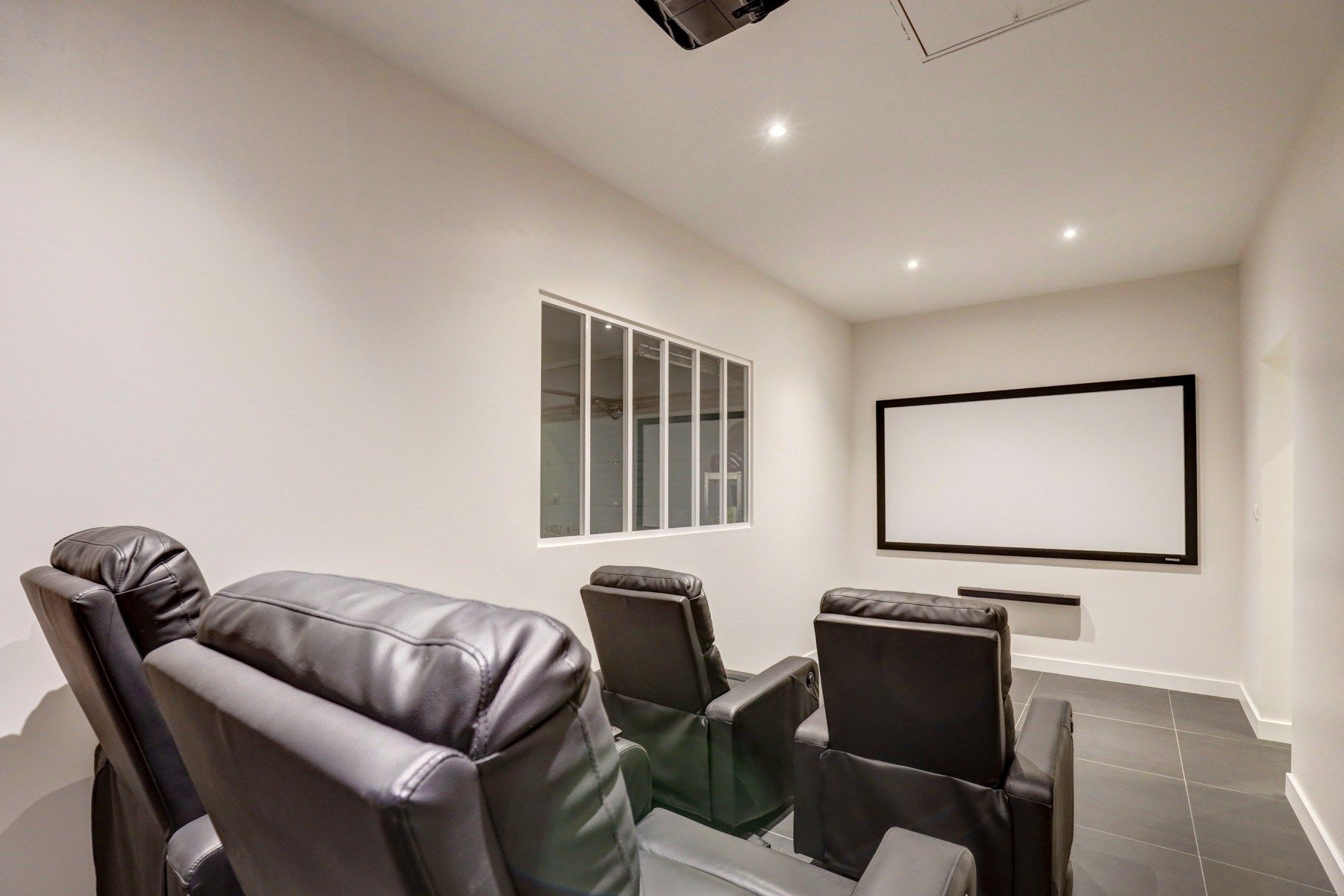 luxury house 9 Rooms for sale on VERFEIL (31590)