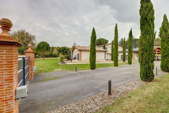 Sale Luxury house Verfeil 9 Rooms 320 m²