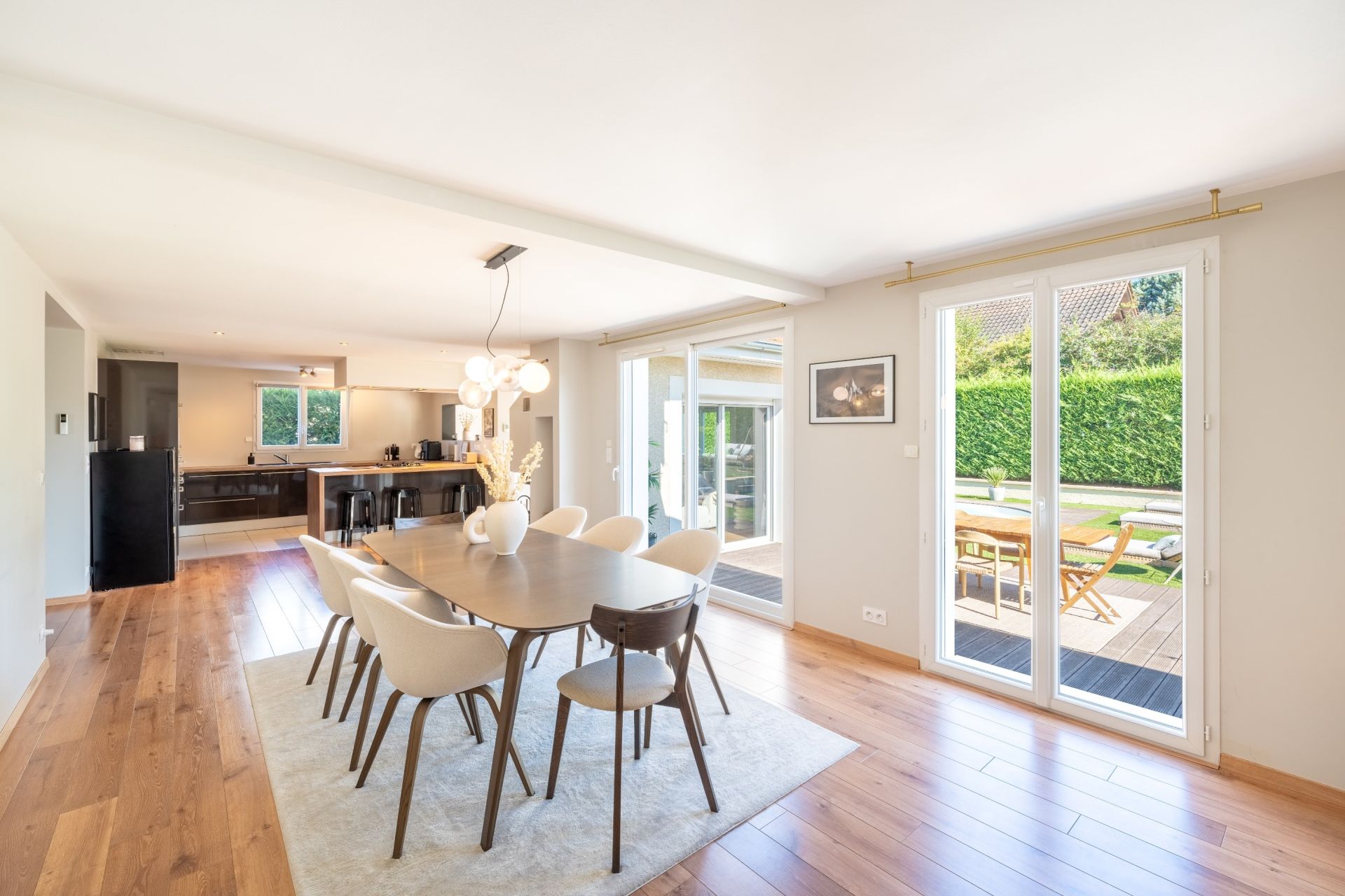 luxury house 6 Rooms for sale on CHENS SUR LEMAN (74140)