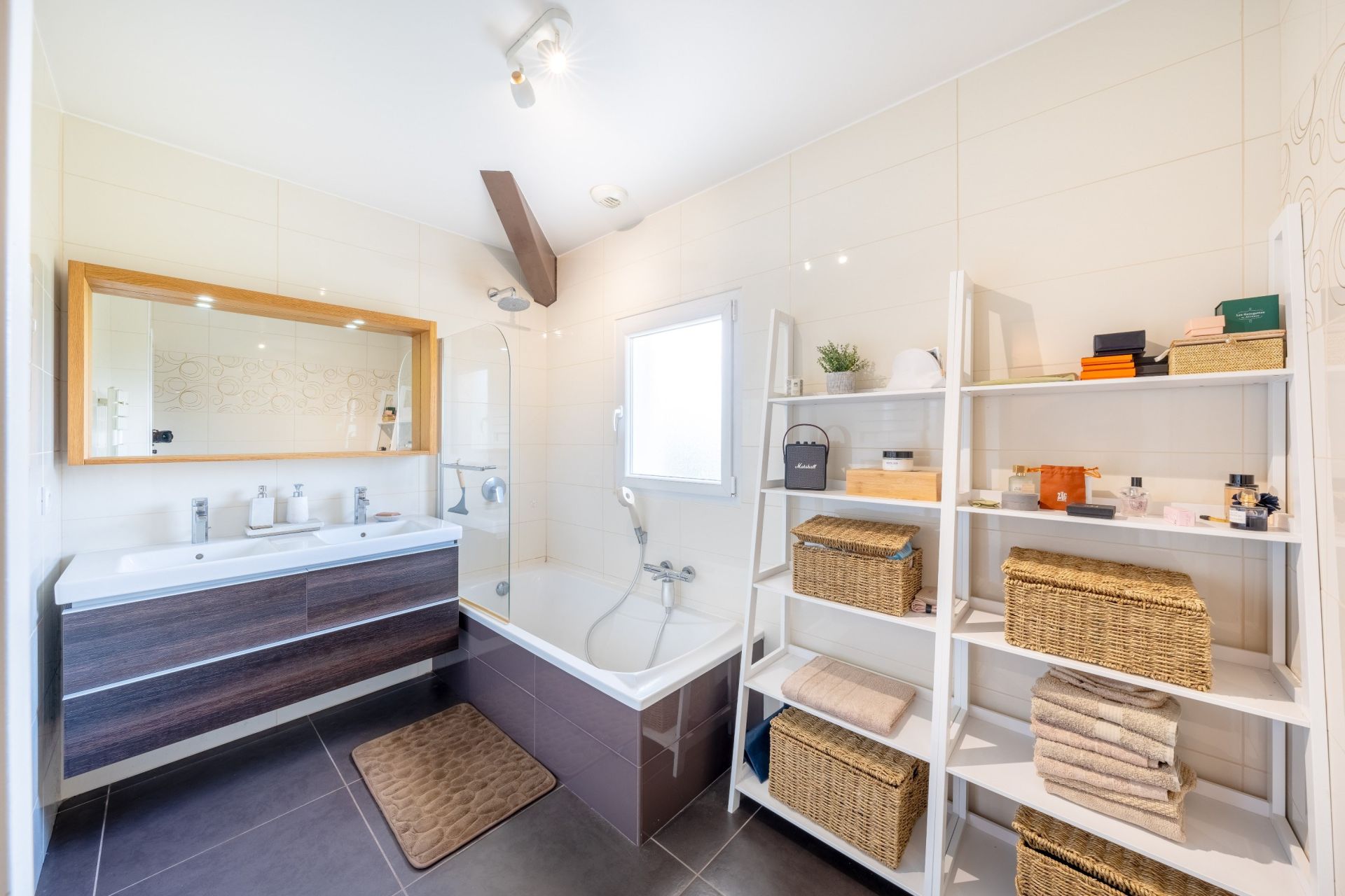 luxury house 6 Rooms for sale on CHENS SUR LEMAN (74140)