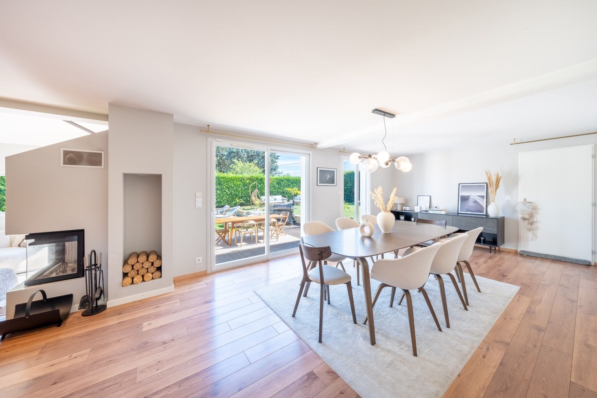 luxury house 6 Rooms for sale on CHENS SUR LEMAN (74140)