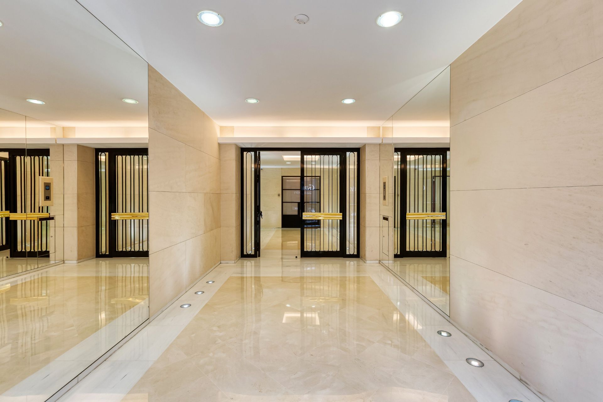 luxury apartment 2 Rooms for sale on PARIS (75008)