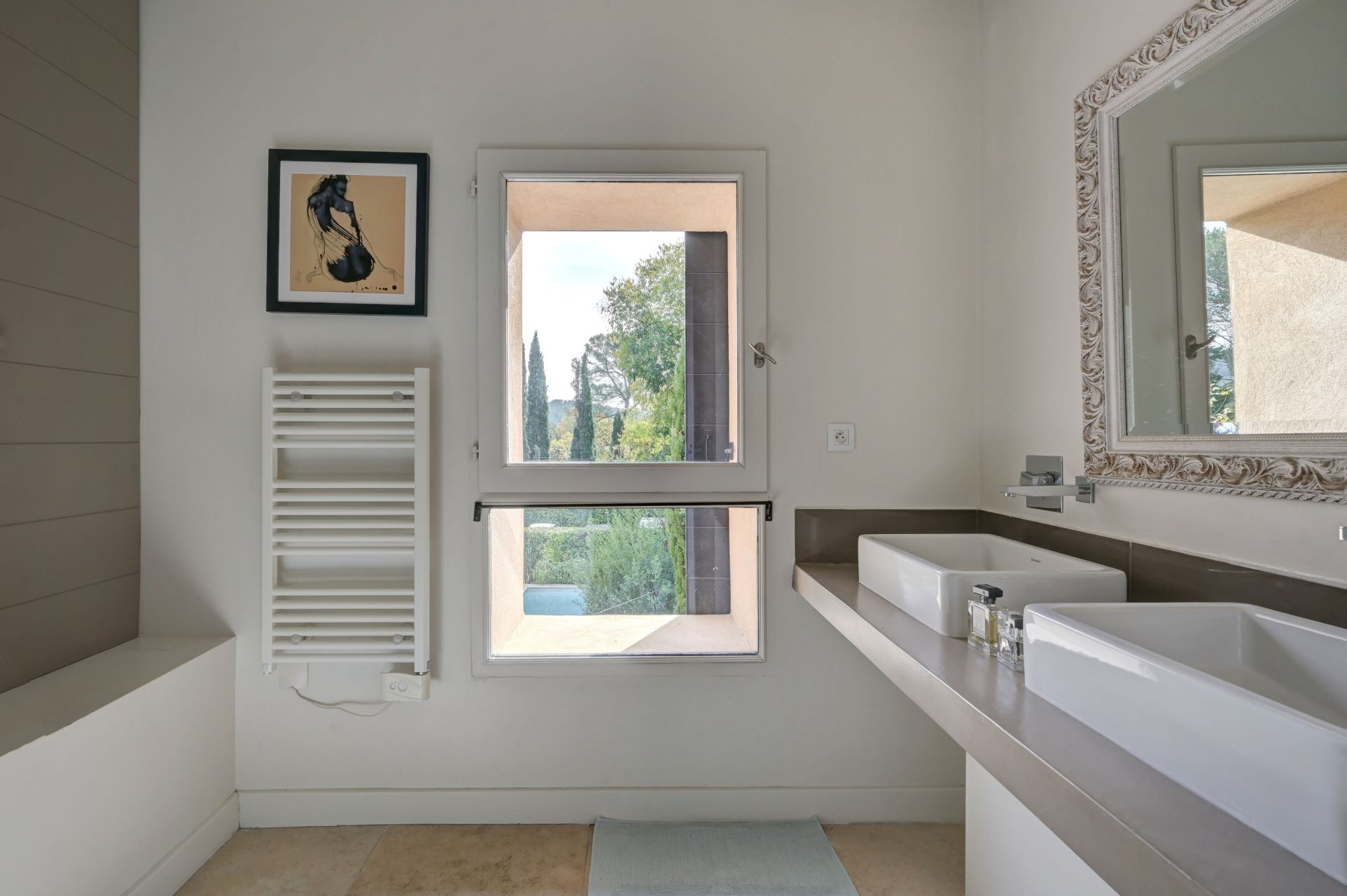 luxury house 5 Rooms for sale on LE THOLONET (13100)