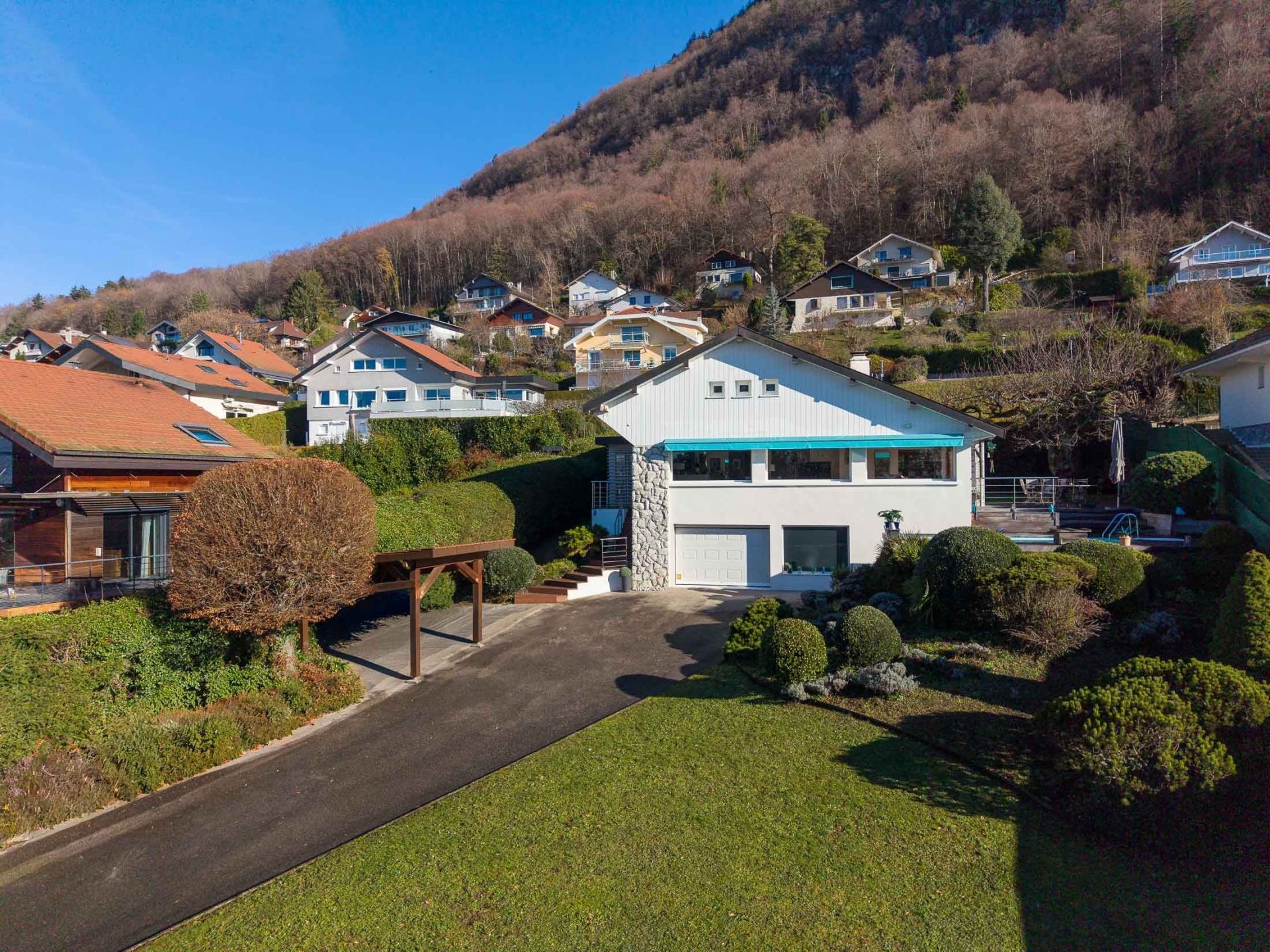 luxury house 8 Rooms for sale on ANNECY LE VIEUX (74940)