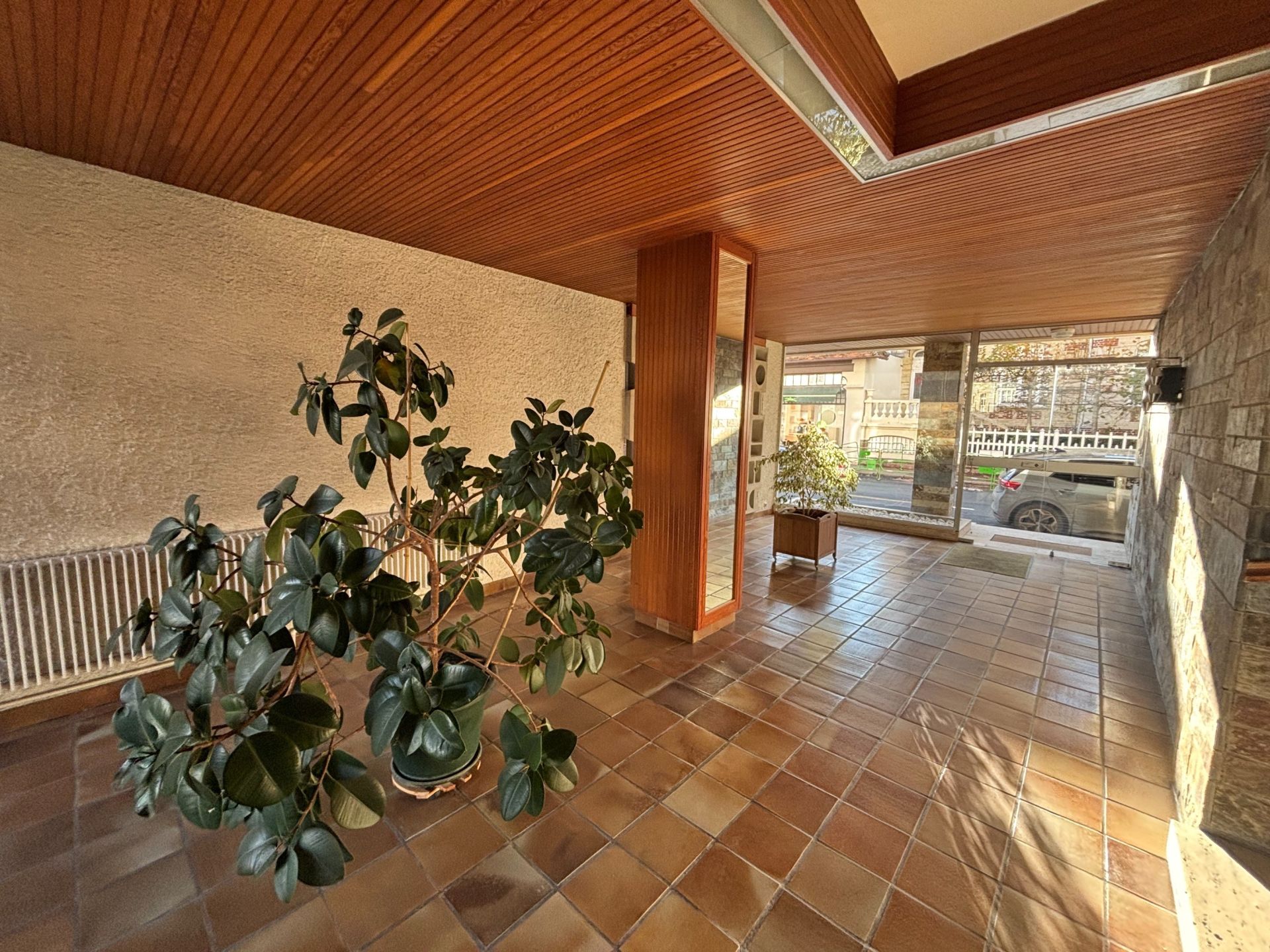 luxury apartment 3 Rooms for sale on DEAUVILLE (14800)