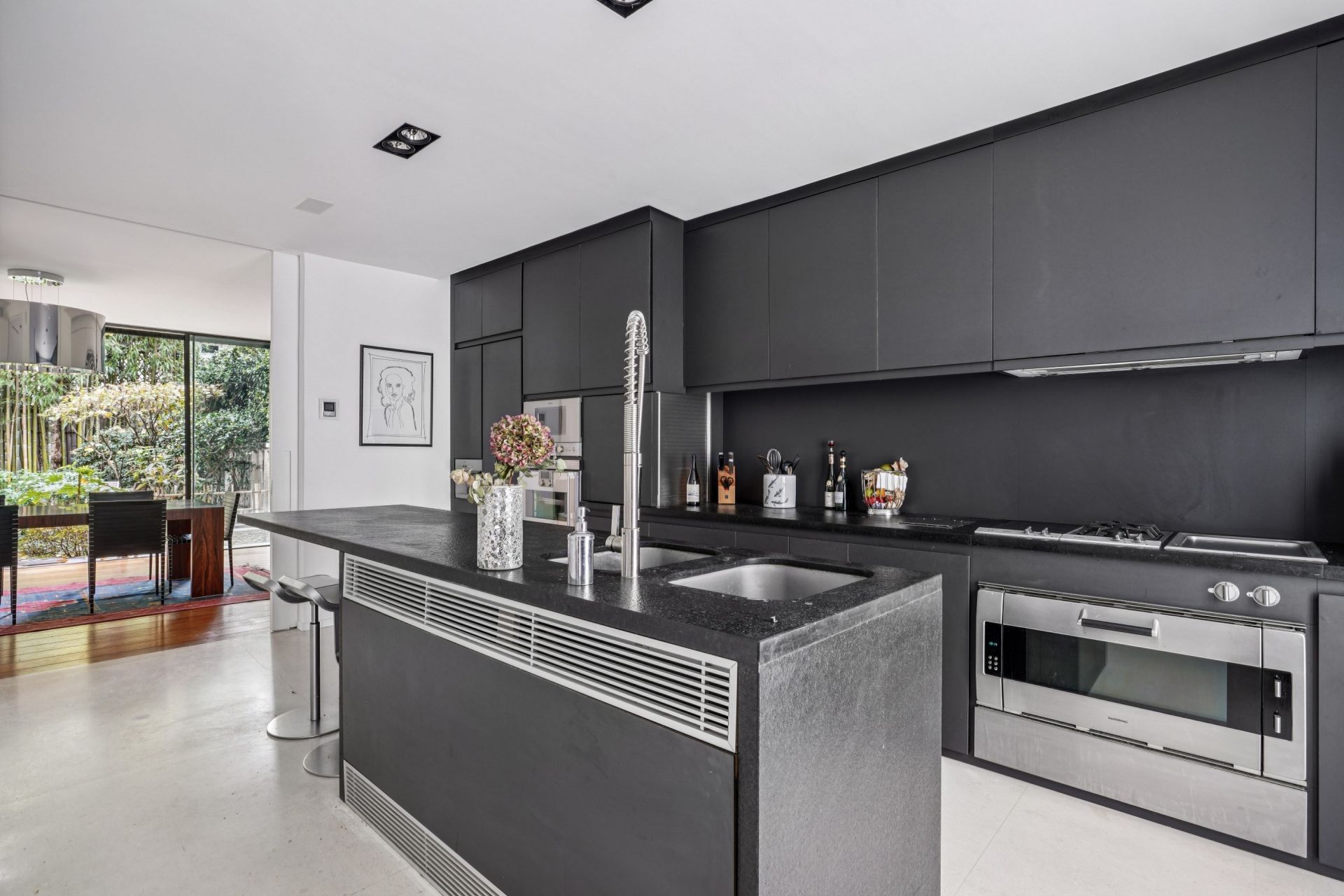 townhouse 8 Rooms for sale on NEUILLY SUR SEINE (92200)