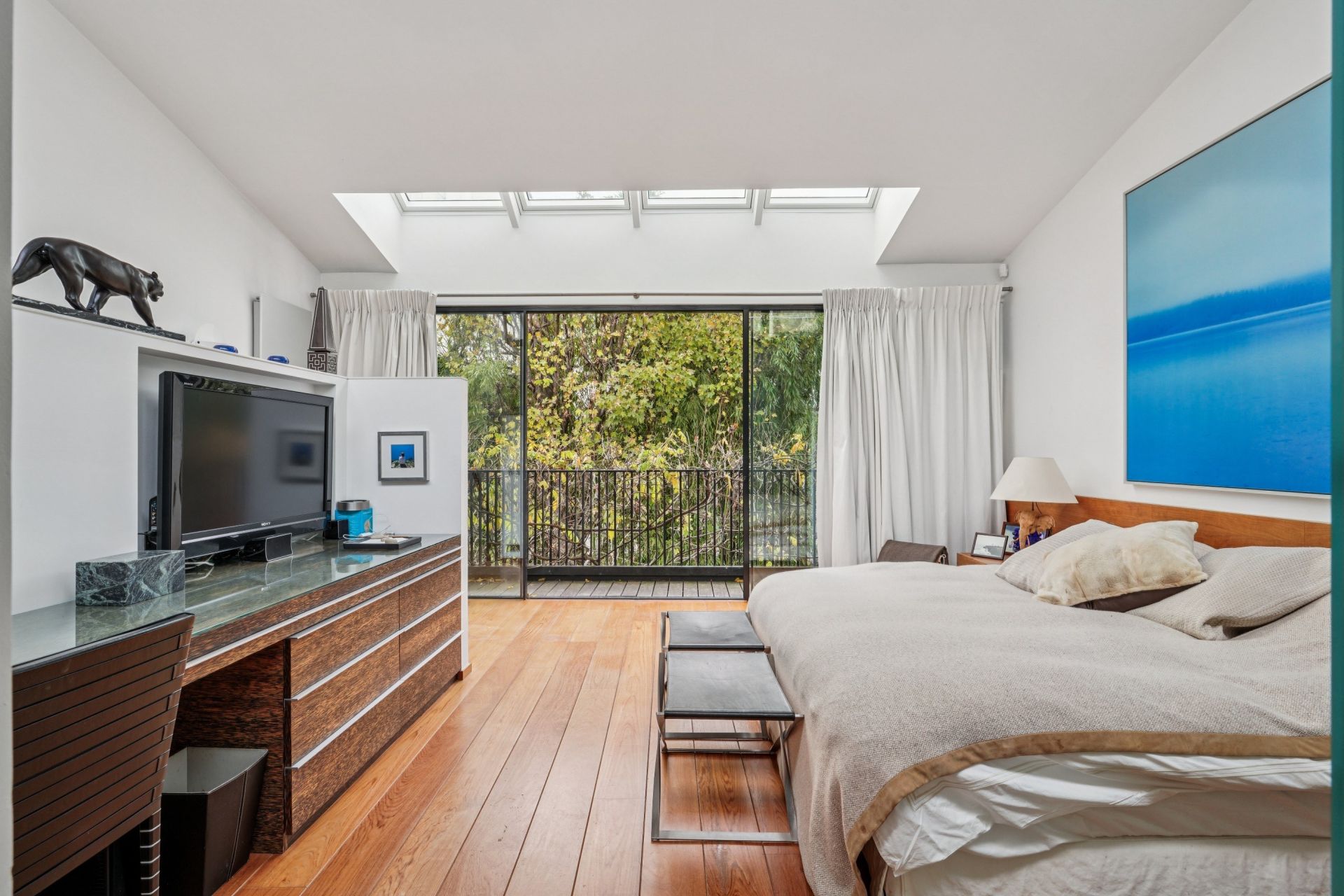 townhouse 8 Rooms for sale on NEUILLY SUR SEINE (92200)