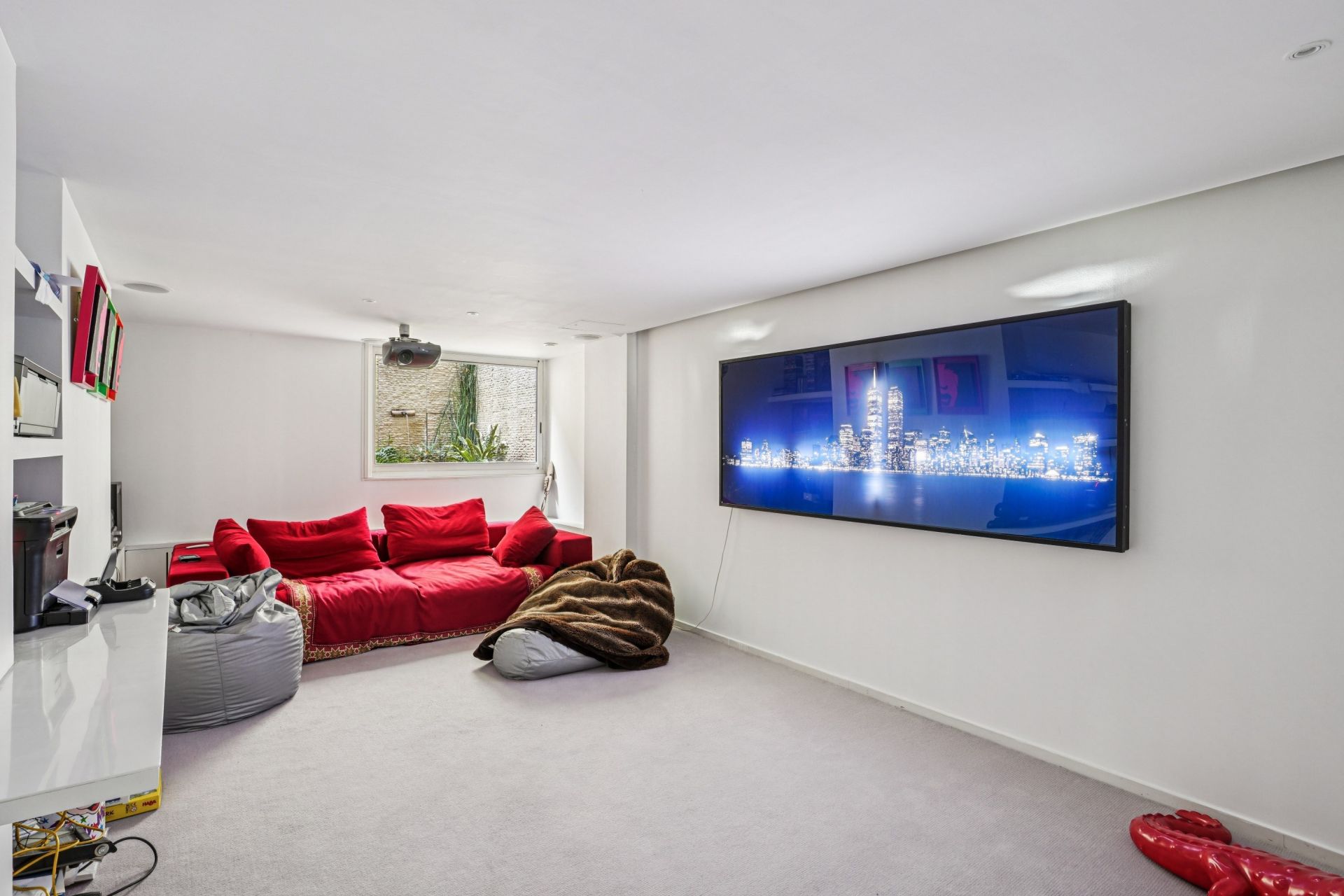 townhouse 8 Rooms for sale on NEUILLY SUR SEINE (92200)