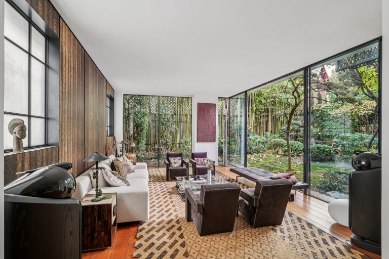 townhouse 8 Rooms for sale on NEUILLY SUR SEINE (92200)